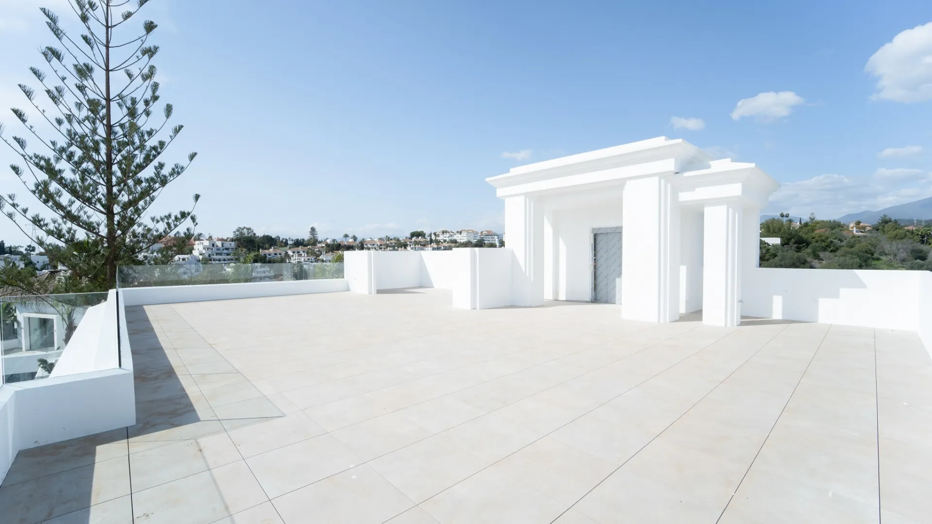 Villa en venta en Las Lomas del Marbella Club con 5 dormitorios