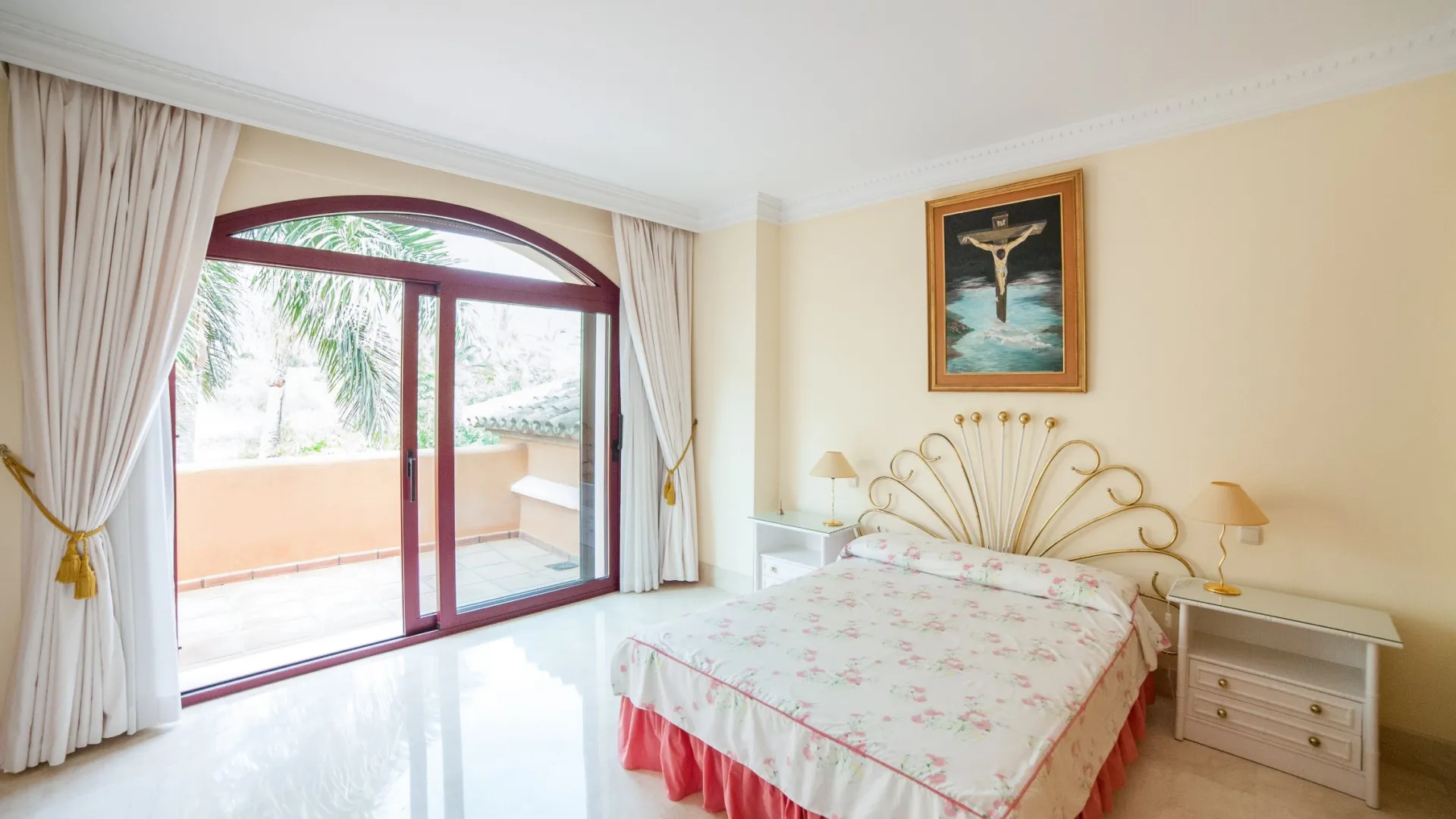 For sale 4 bedrooms villa in Altos Reales