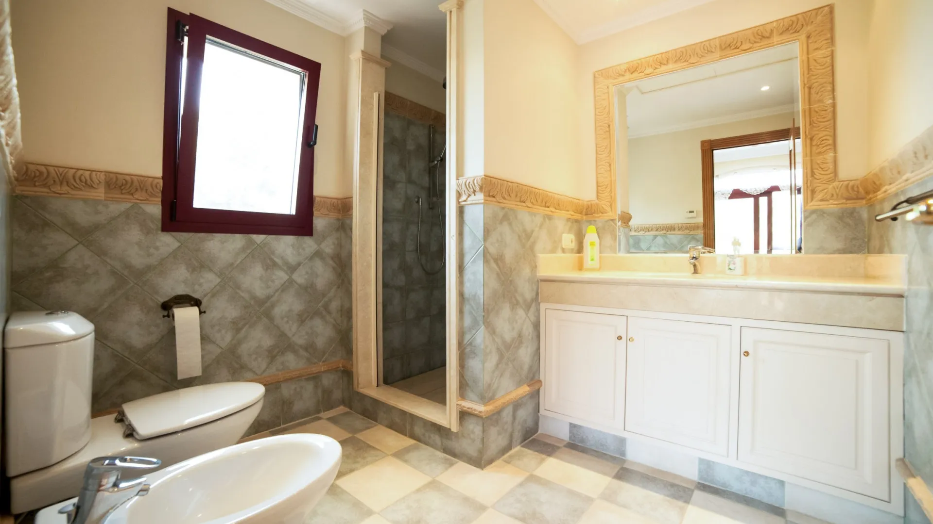 For sale 4 bedrooms villa in Altos Reales