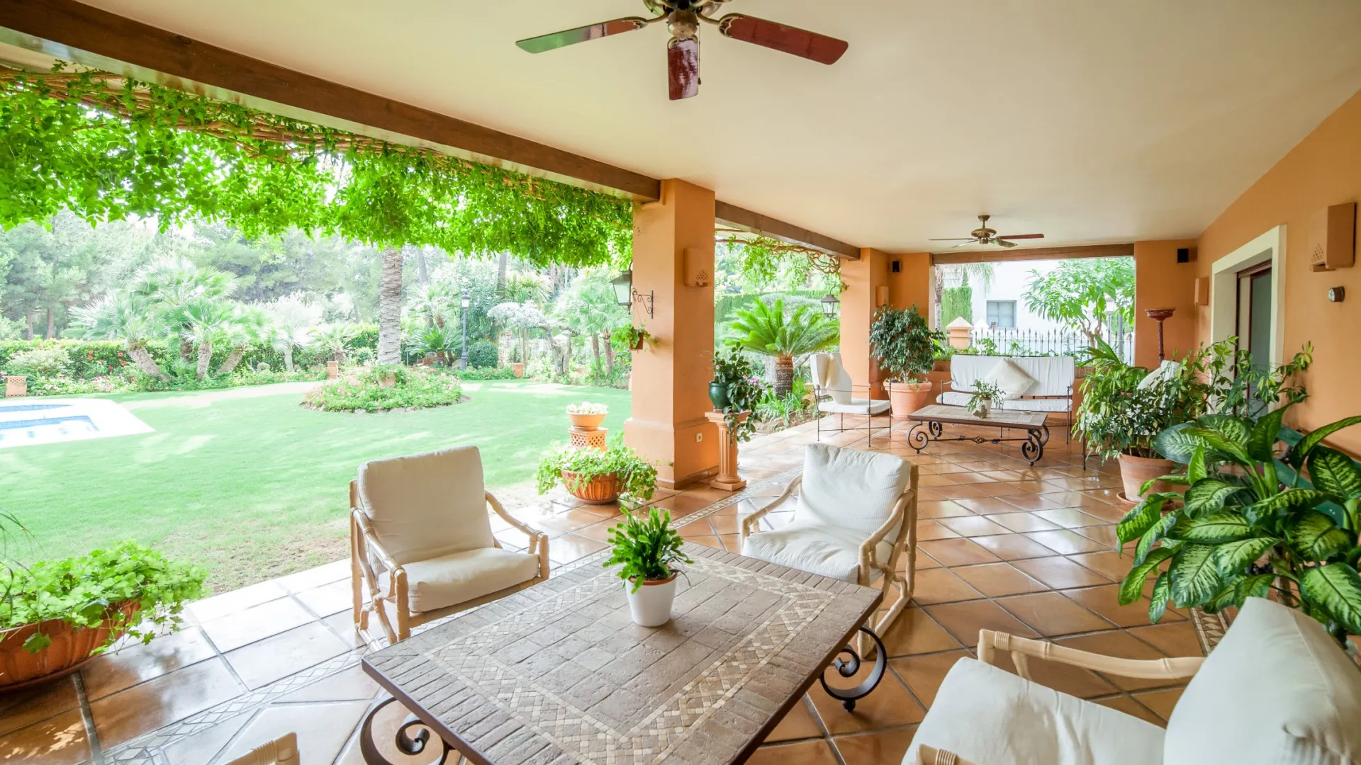 For sale 4 bedrooms villa in Altos Reales