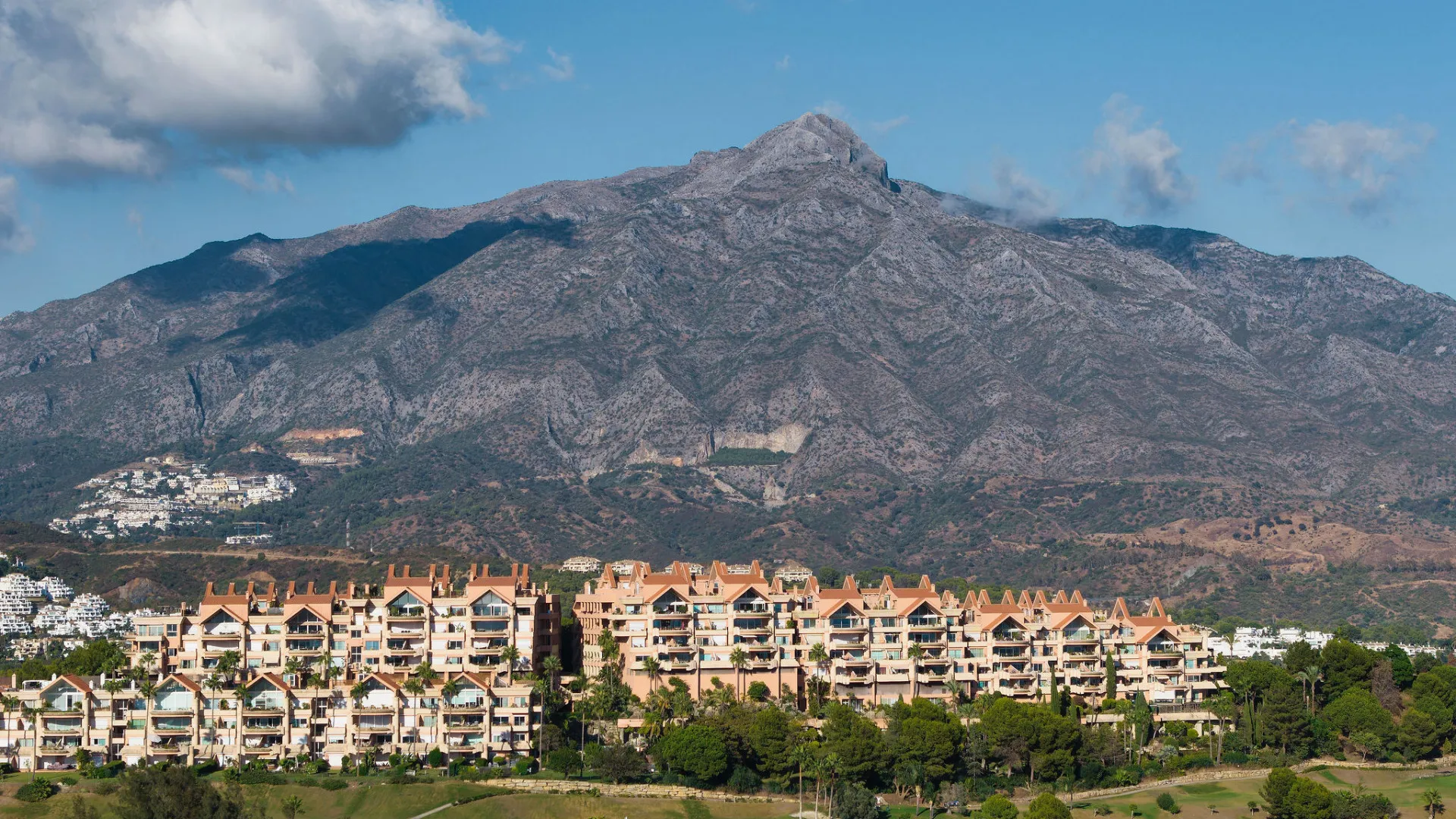 Buy Magna Marbella apartment with 2 bedrooms
