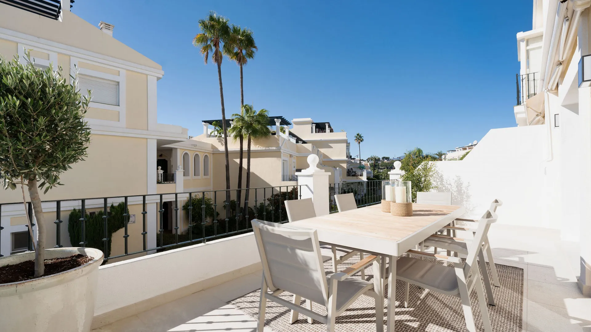 Duplex penthouse in Aloha Gardens for sale