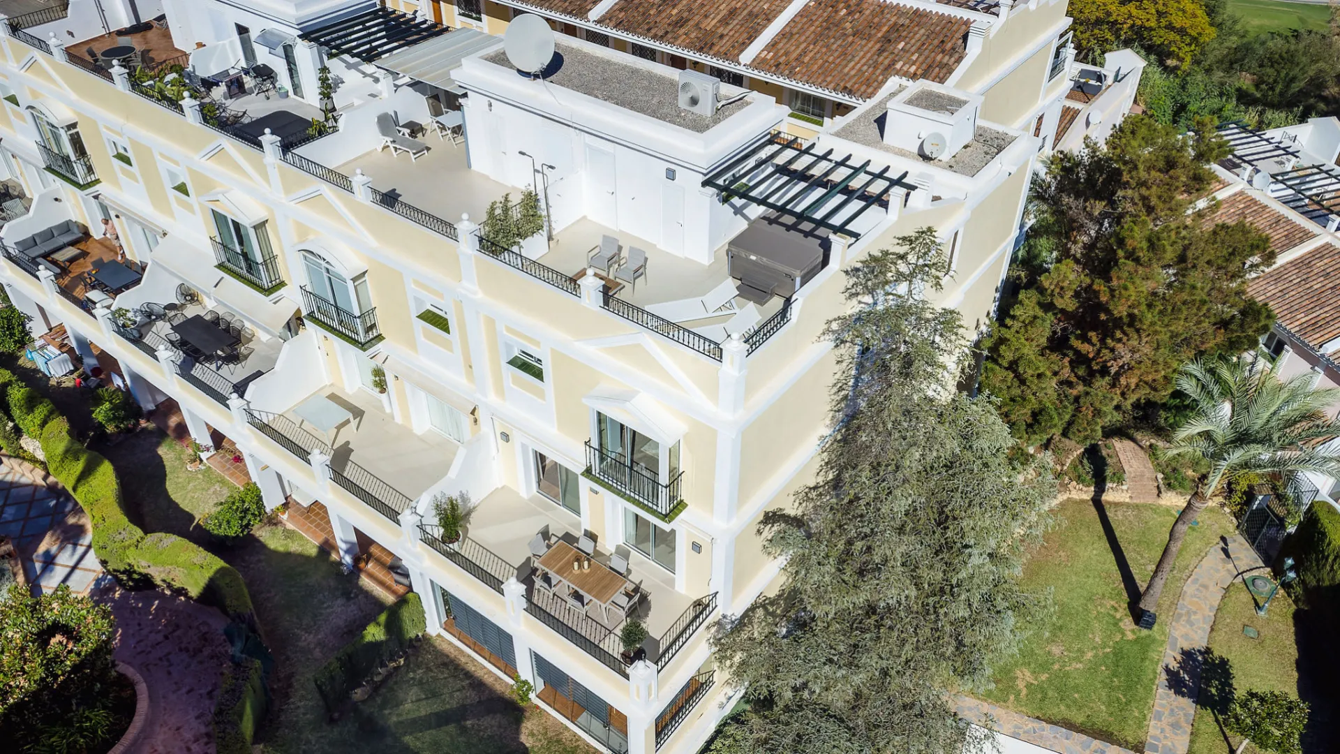 Duplex penthouse in Aloha Gardens for sale