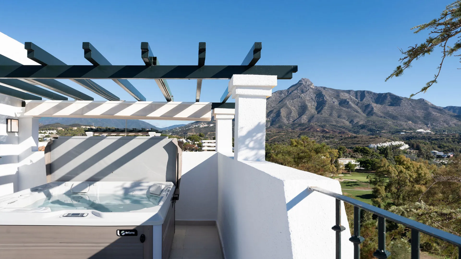 Duplex penthouse in Aloha Gardens for sale