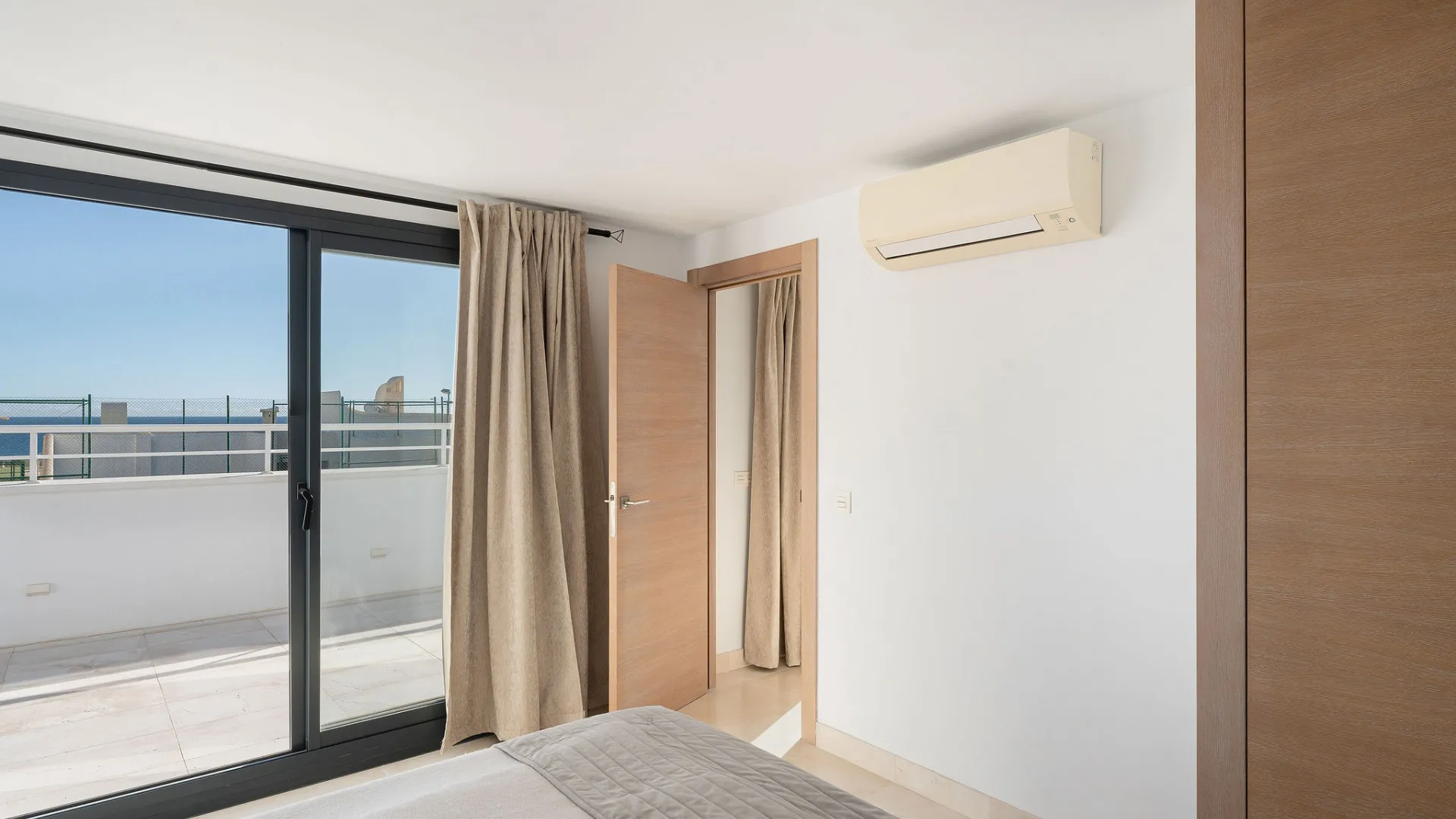 3 bedrooms penthouse in Estepona Town for sale