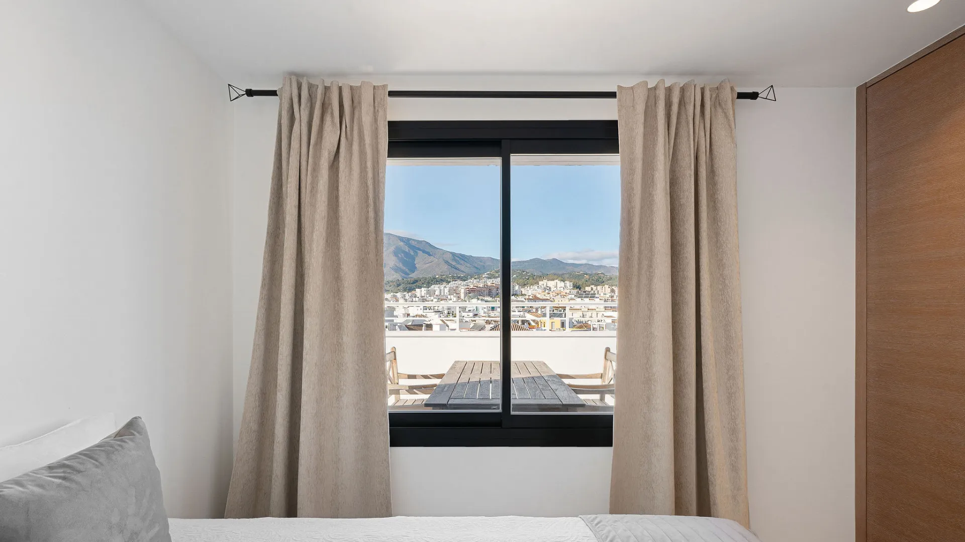 3 bedrooms penthouse in Estepona Town for sale