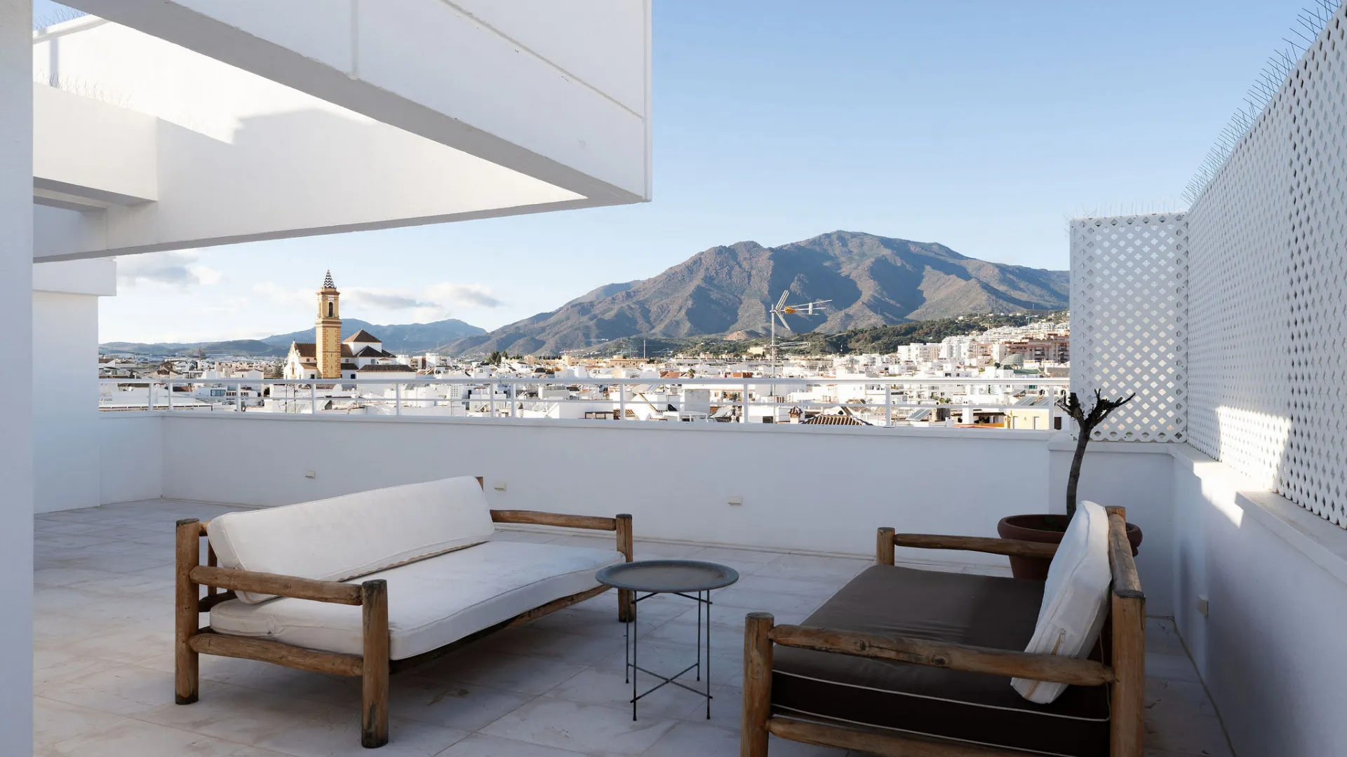 3 bedrooms penthouse in Estepona Town for sale
