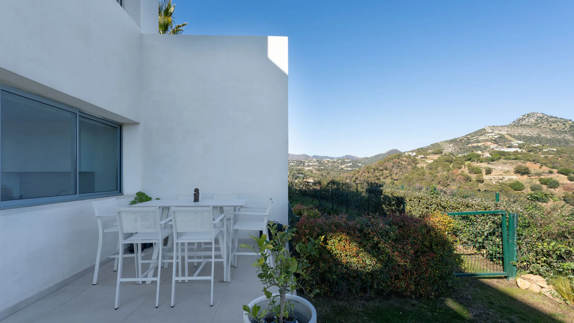 For sale 3 bedrooms duplex in Marbella Club Hills