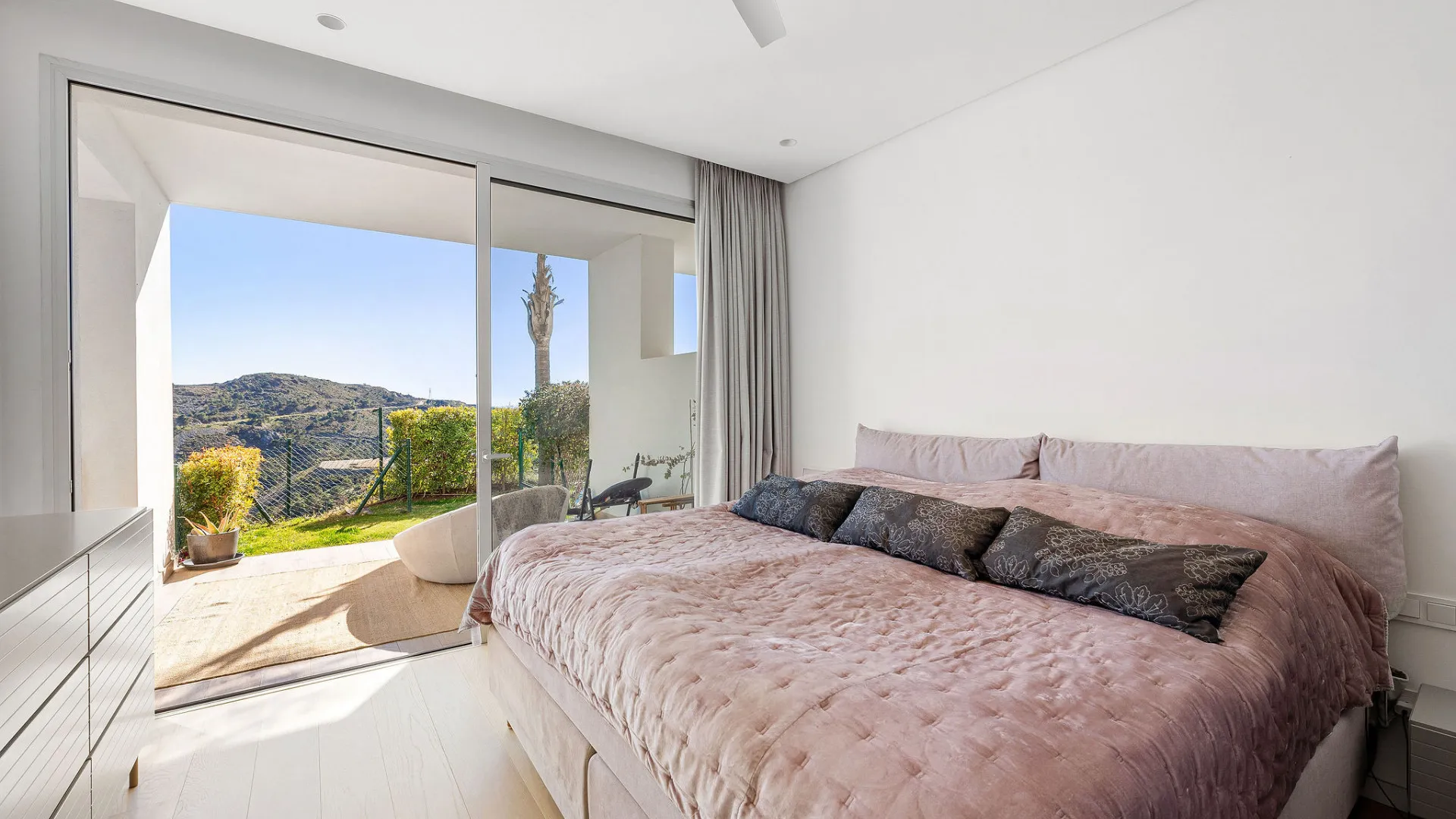 For sale 3 bedrooms duplex in Marbella Club Hills