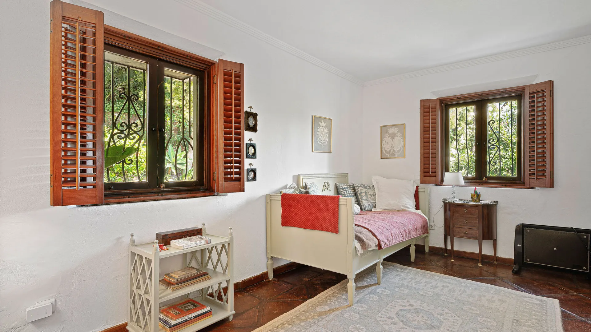 Villa for sale in Nueva Andalucia with 5 bedrooms