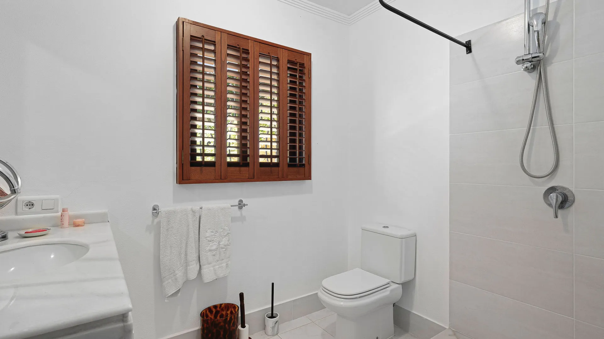 Villa for sale in Nueva Andalucia with 5 bedrooms
