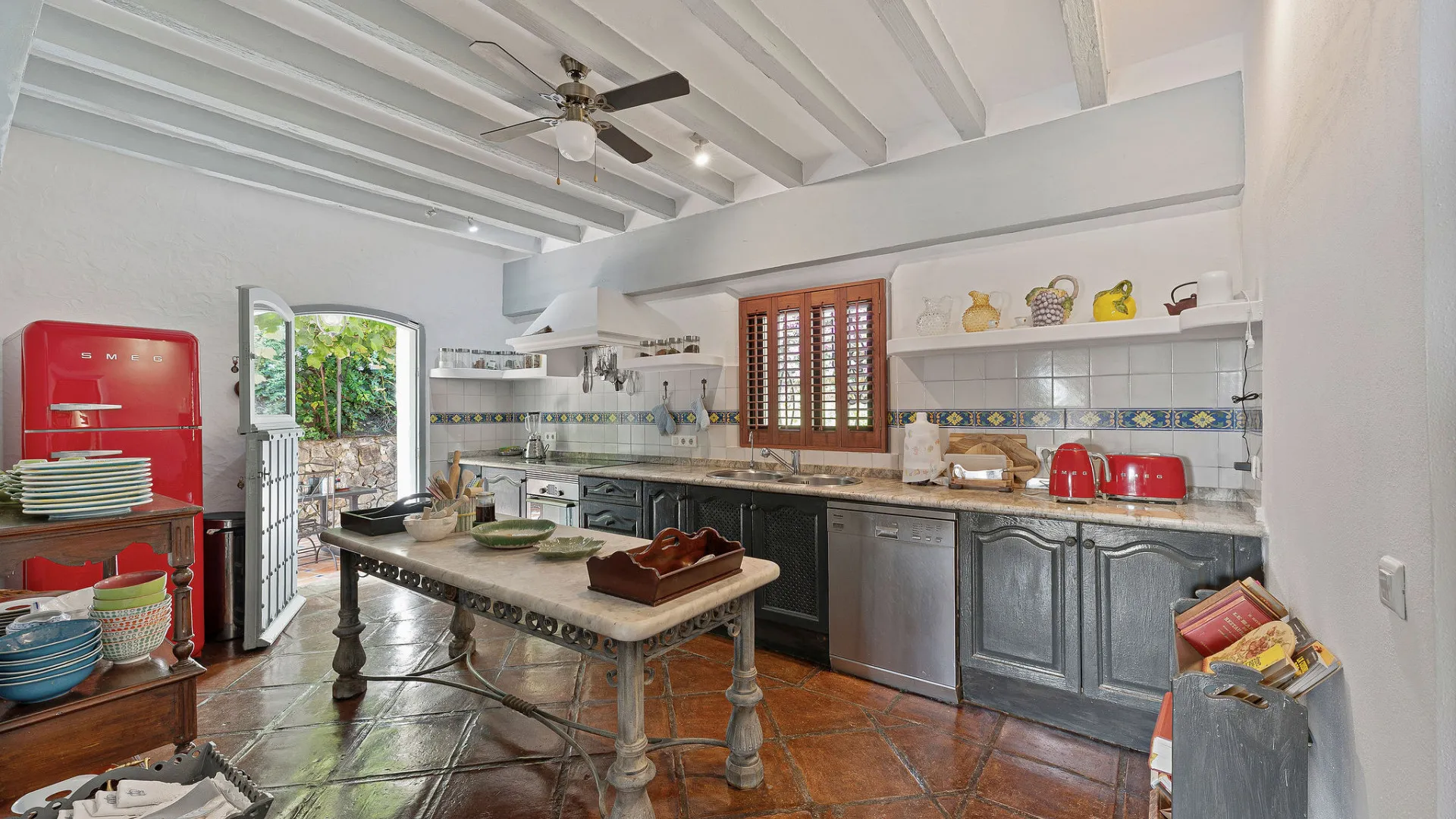Villa for sale in Nueva Andalucia with 5 bedrooms