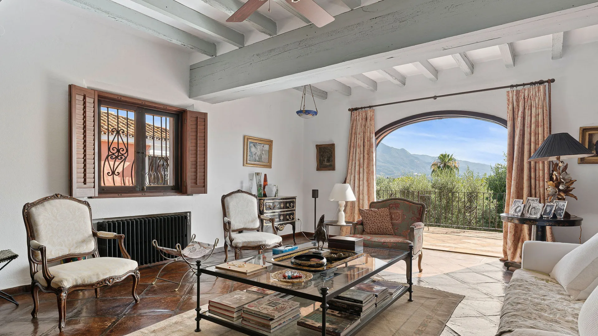 Villa for sale in Nueva Andalucia with 5 bedrooms