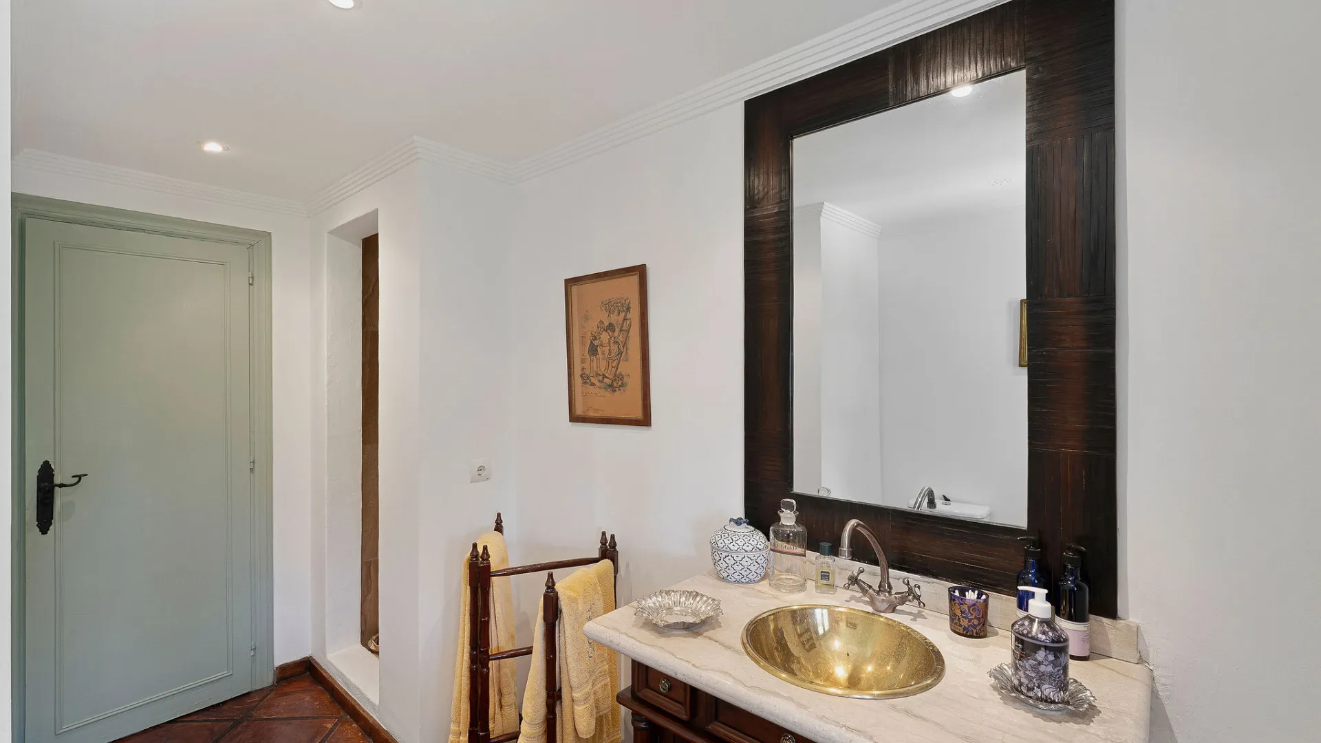 Villa for sale in Nueva Andalucia with 5 bedrooms