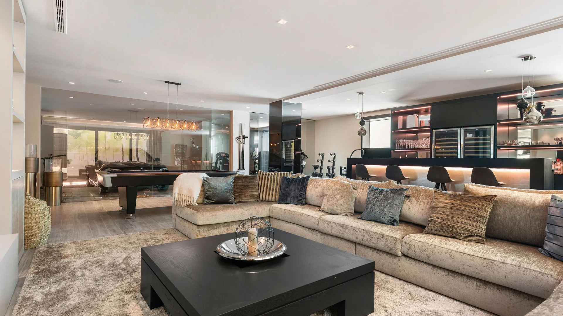 Villa en venta con 5 dormitorios en Nagüeles