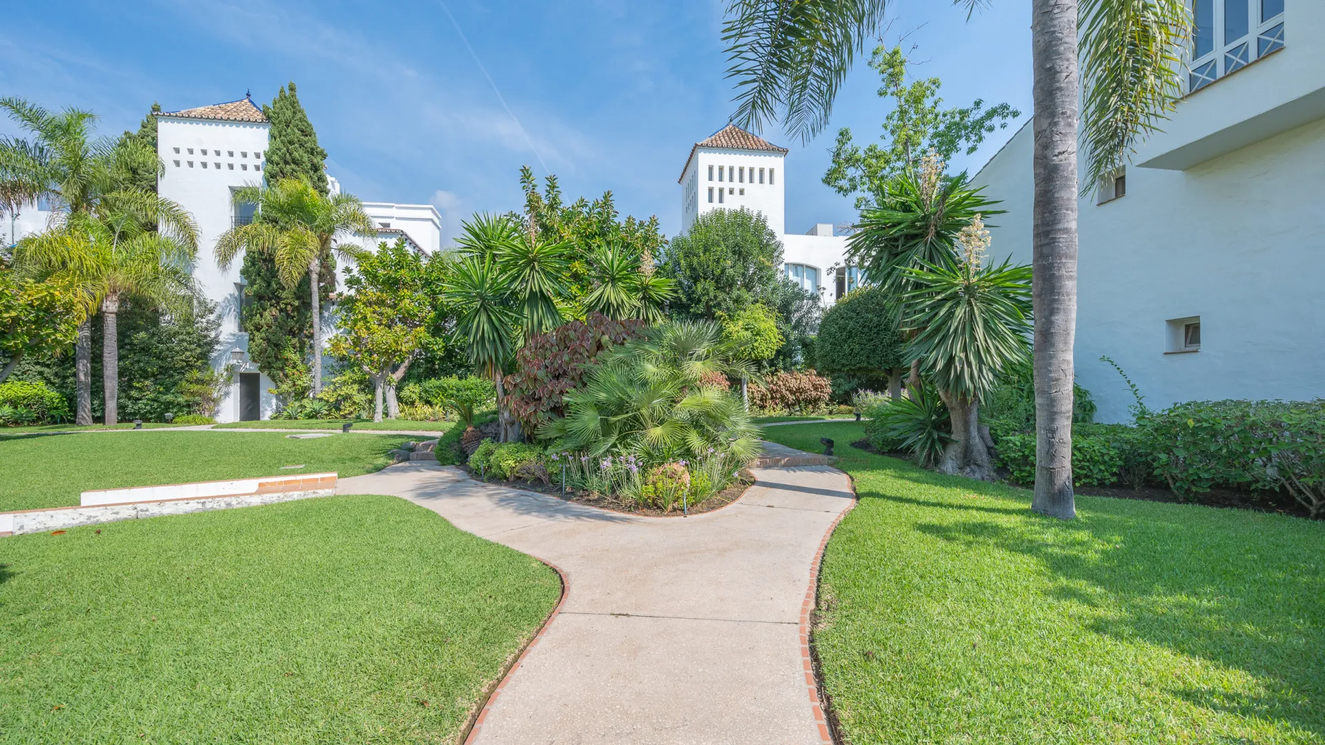 Alhambra del Mar ground floor apartment for sale
