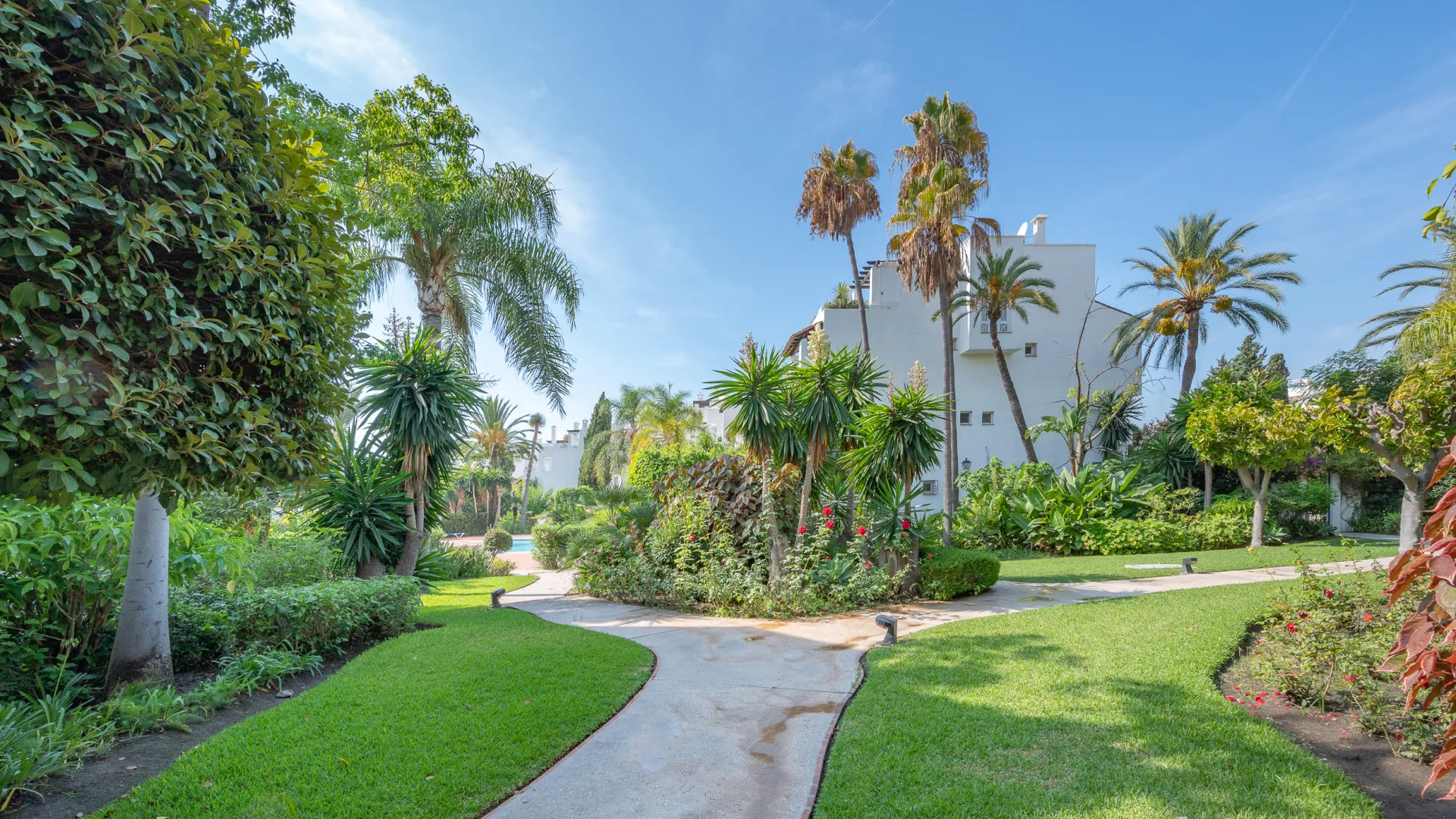 Alhambra del Mar ground floor apartment for sale