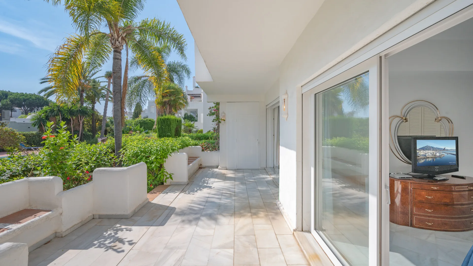Alhambra del Mar ground floor apartment for sale