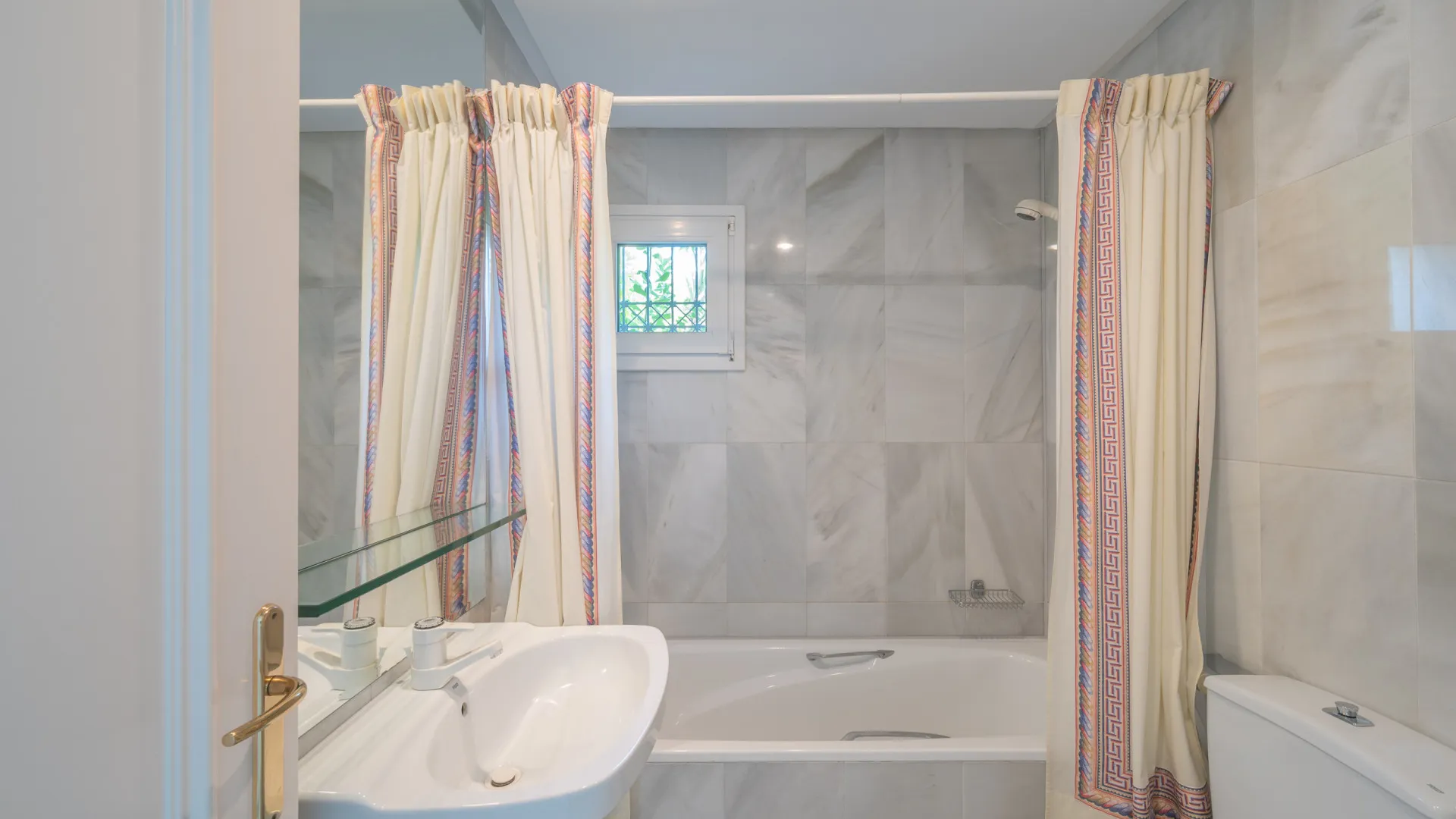 Alhambra del Mar ground floor apartment for sale