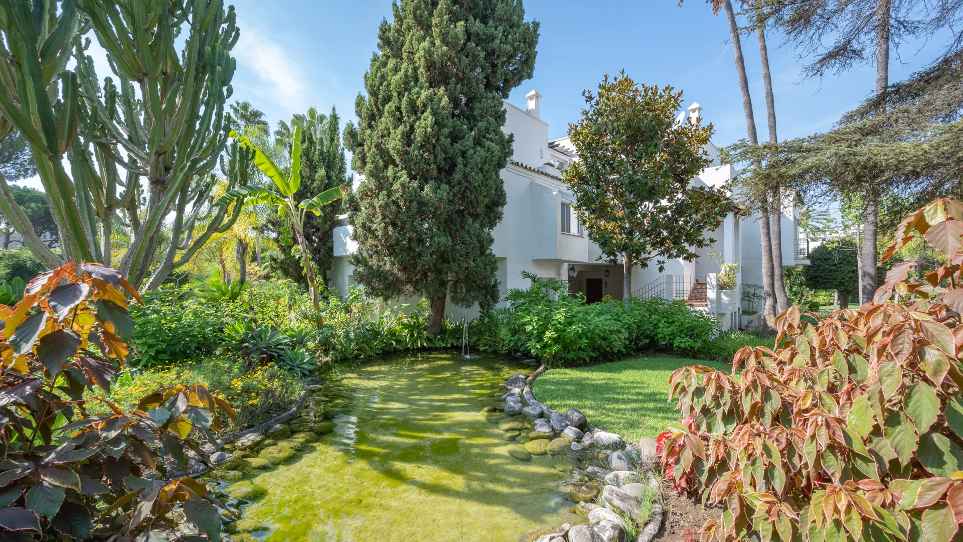 Alhambra del Mar ground floor apartment for sale