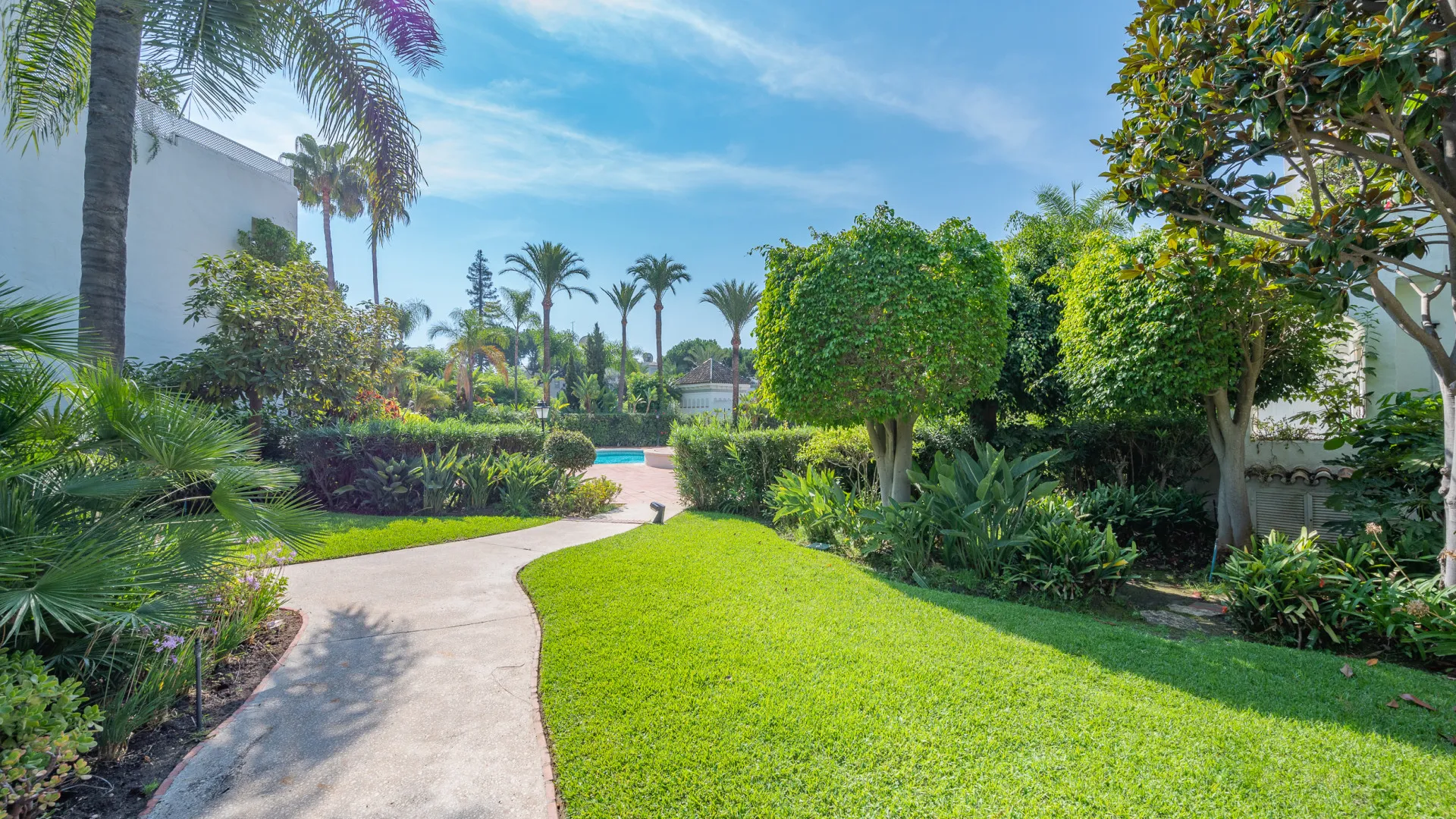 Alhambra del Mar ground floor apartment for sale