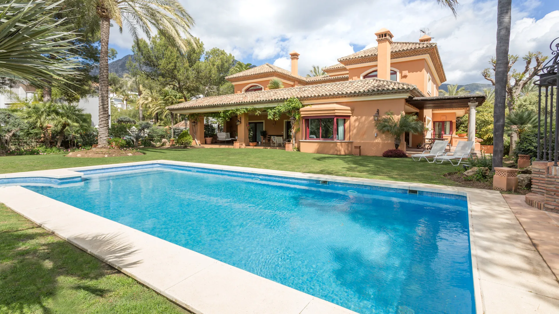 For sale villa in Altos Reales with 5 bedrooms