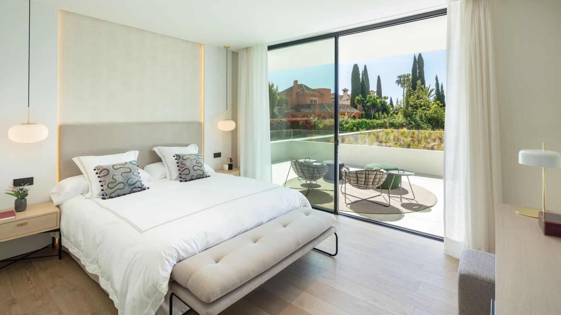 Villa for sale in Nueva Andalucia