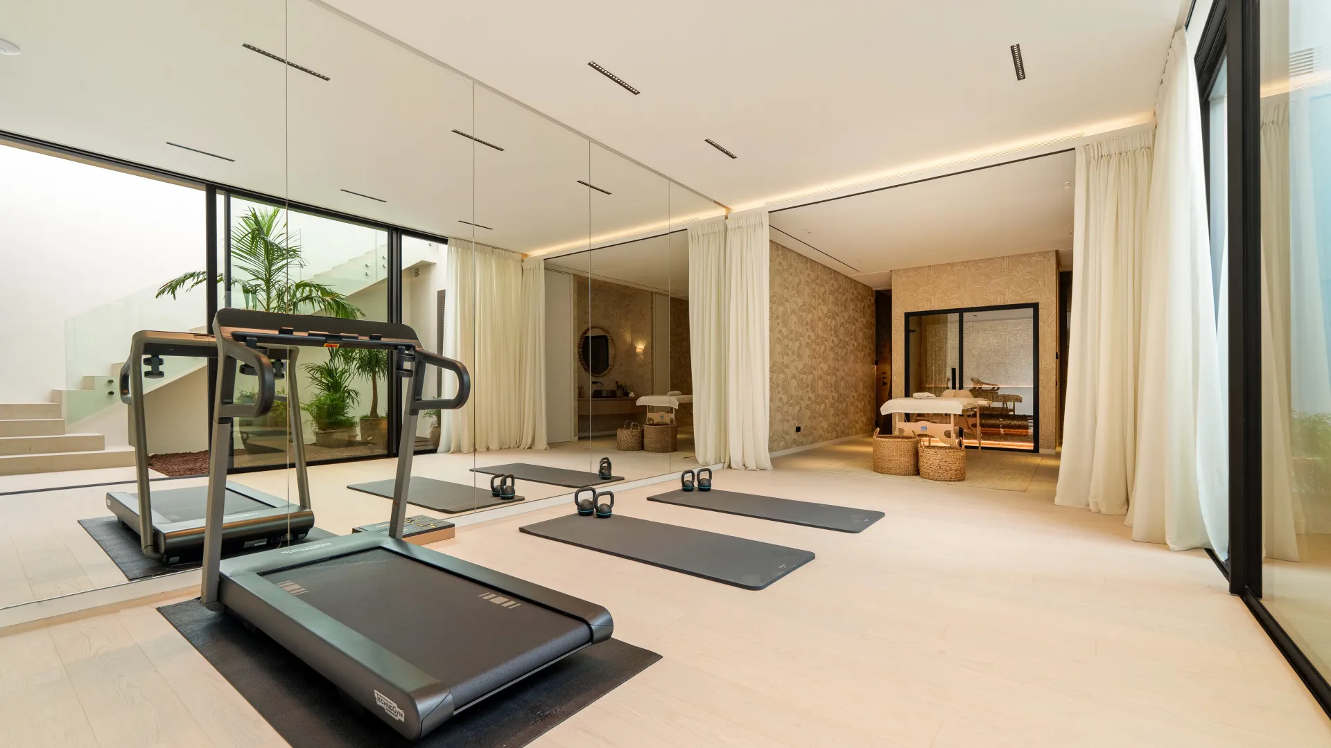 Se vende villa en Las Lomas del Marbella Club de 5 dormitorios