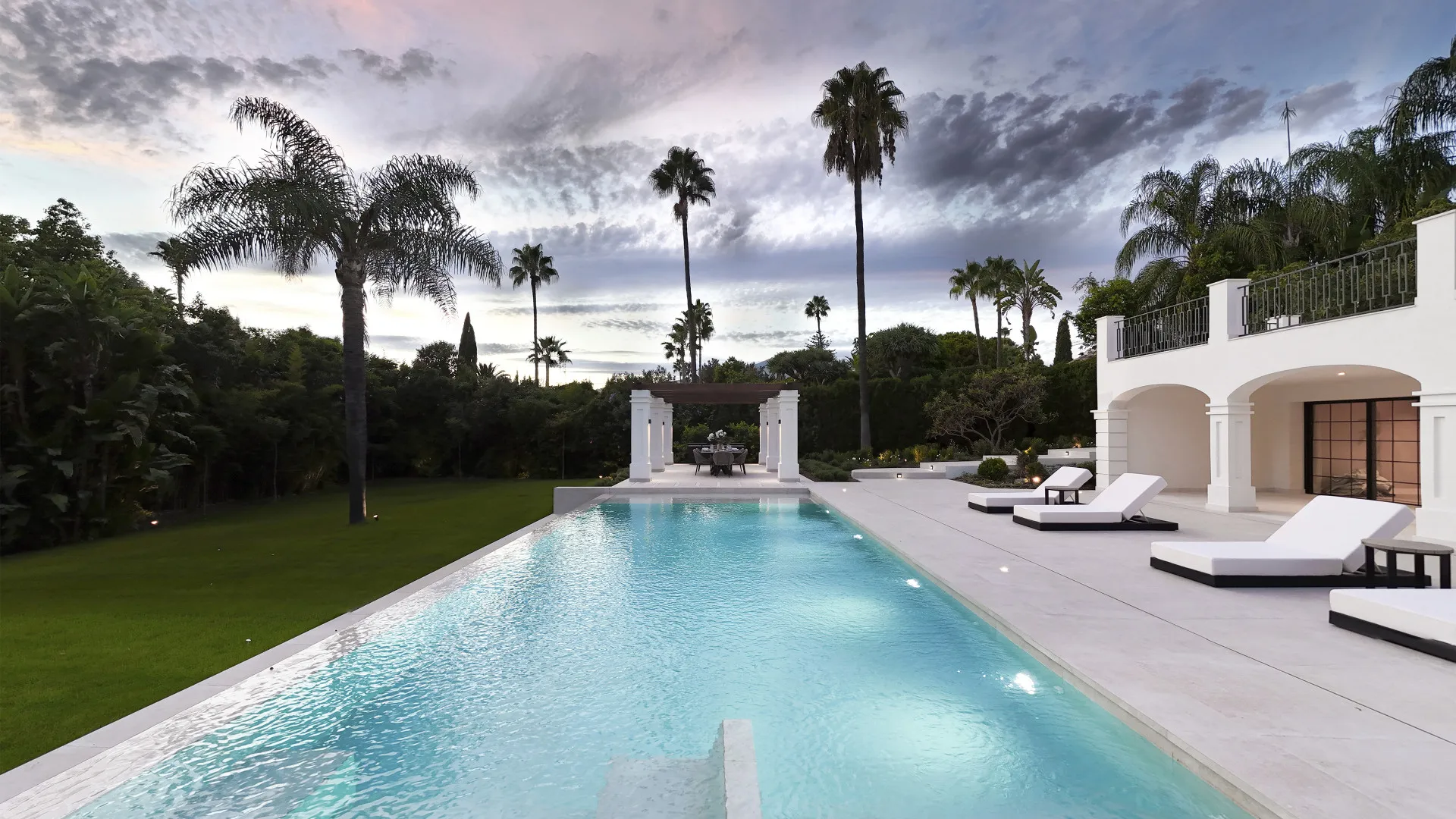 Villa con 6 dormitorios en venta en Las Brisas