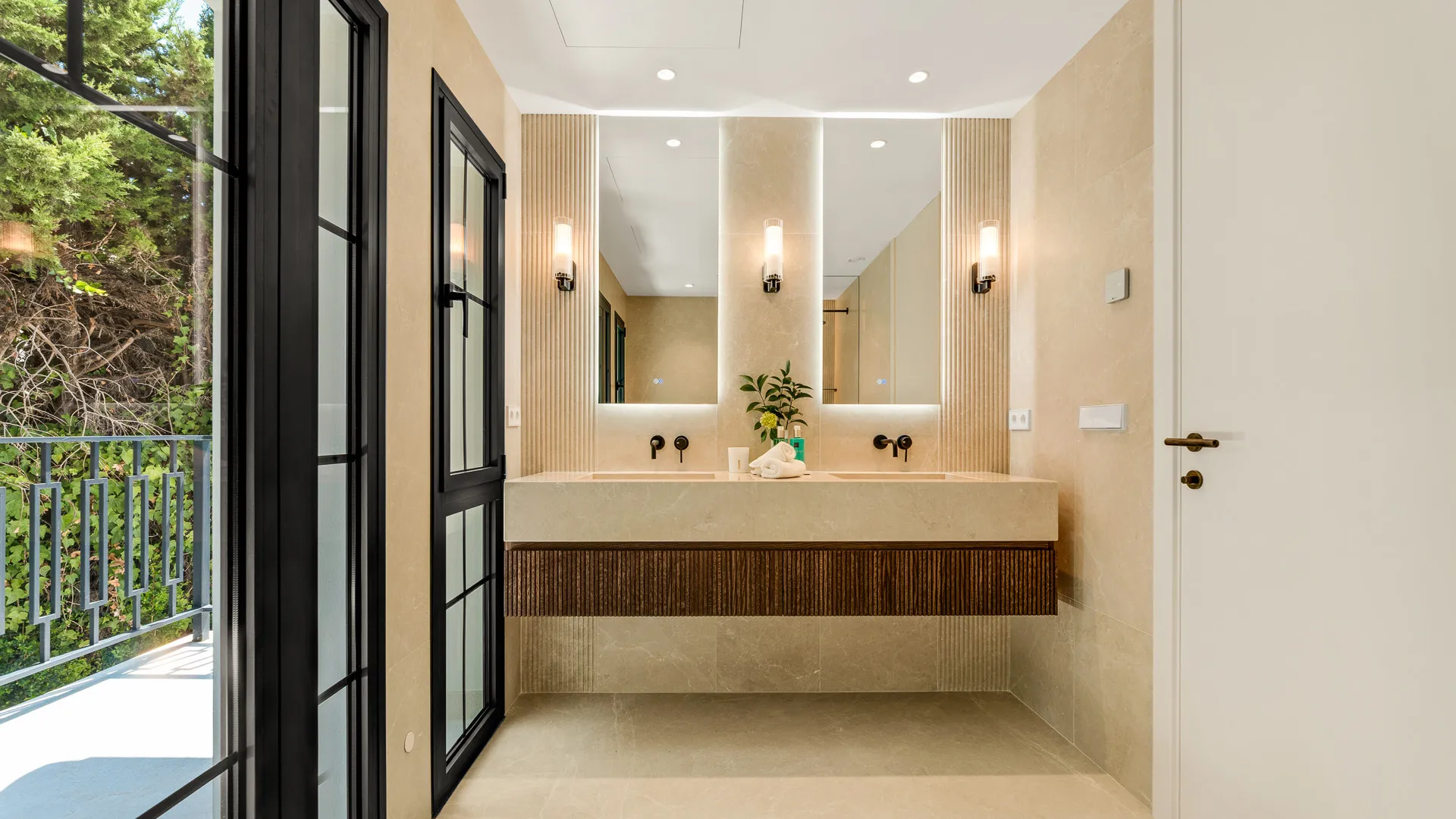 Villa con 6 dormitorios en venta en Las Brisas