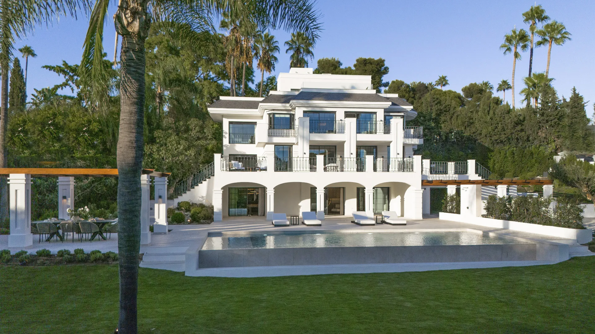 Villa con 6 dormitorios en venta en Las Brisas