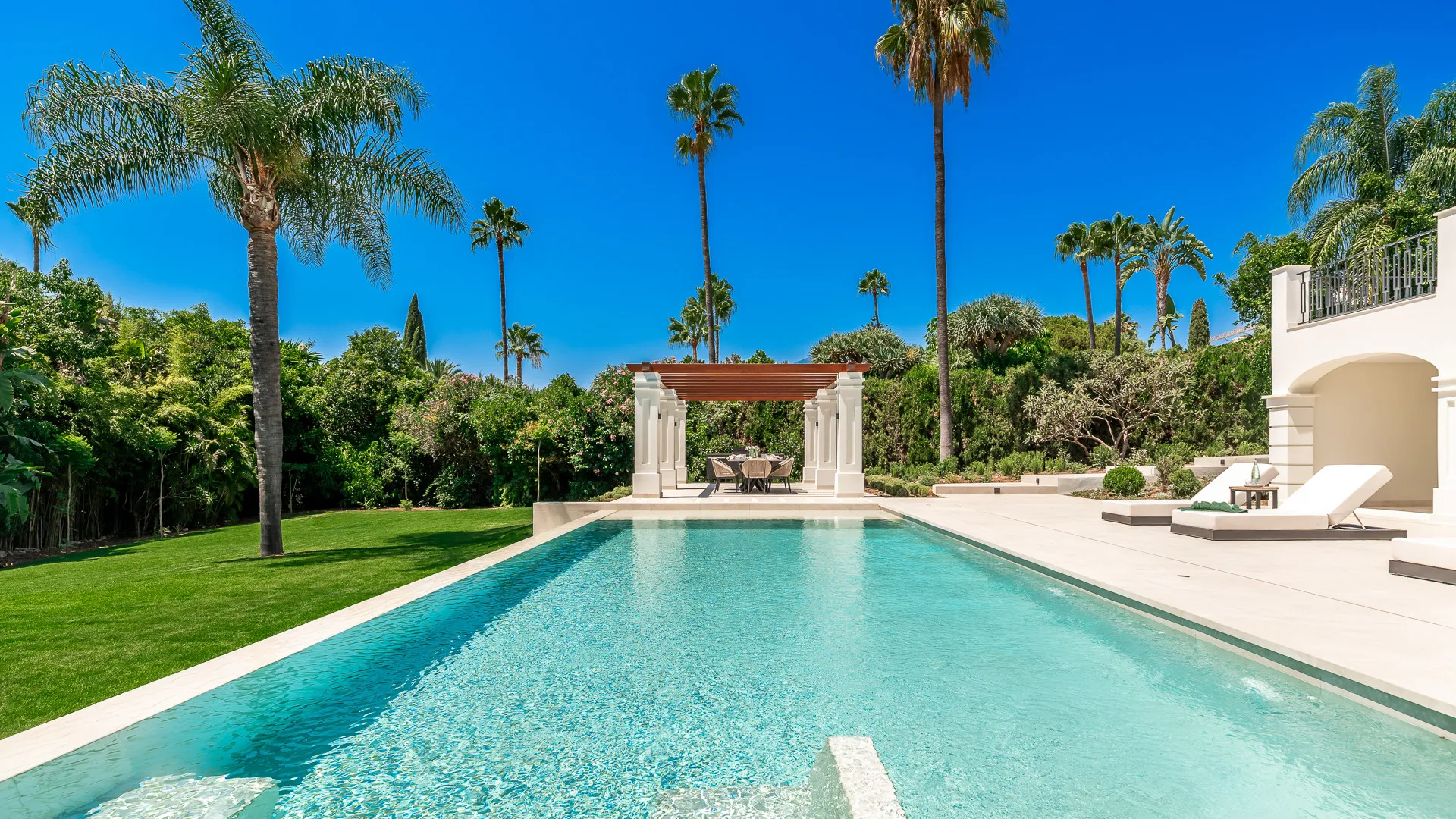 Villa con 6 dormitorios en venta en Las Brisas