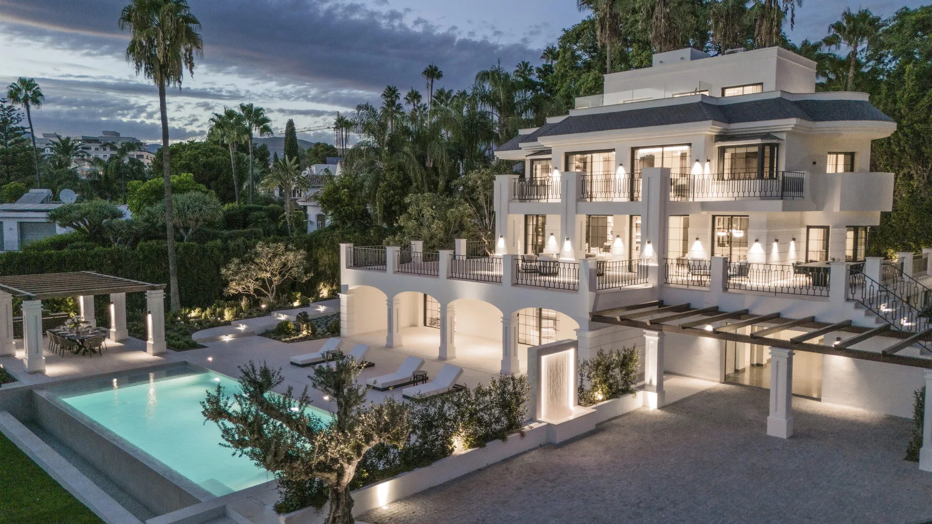 Villa con 6 dormitorios en venta en Las Brisas