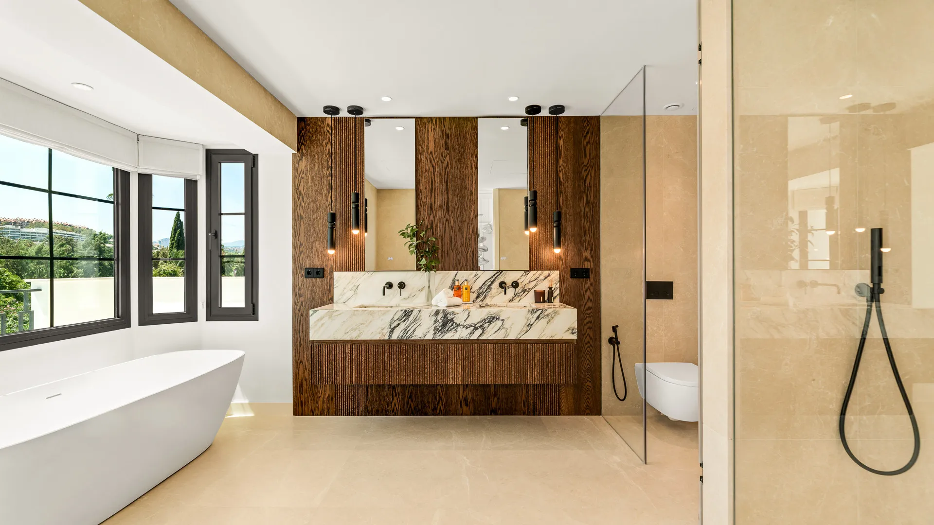 Villa con 6 dormitorios en venta en Las Brisas