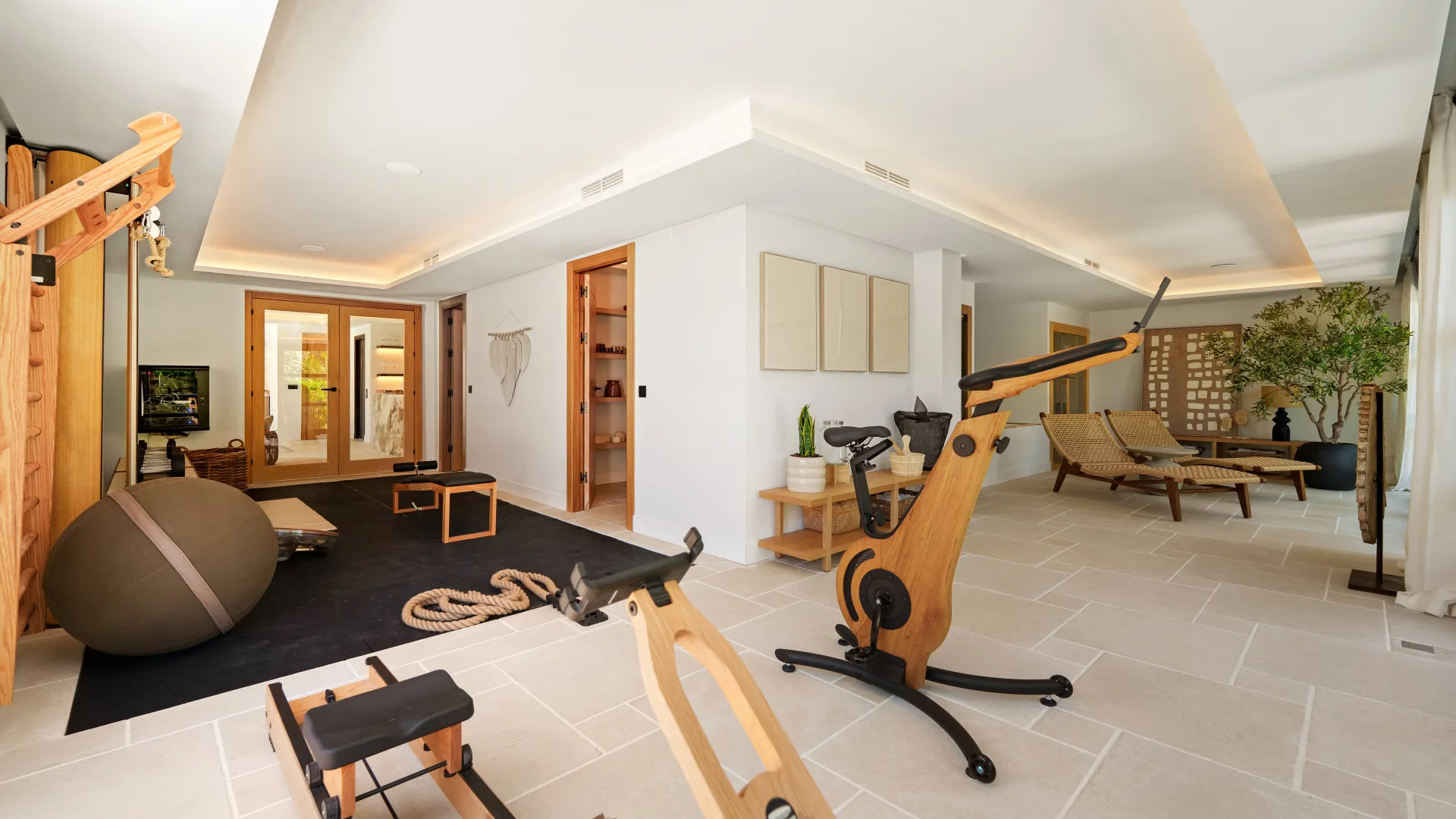 For sale villa in Nueva Andalucia