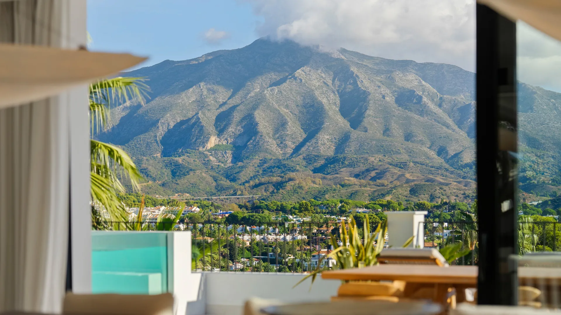 For sale villa in Nueva Andalucia