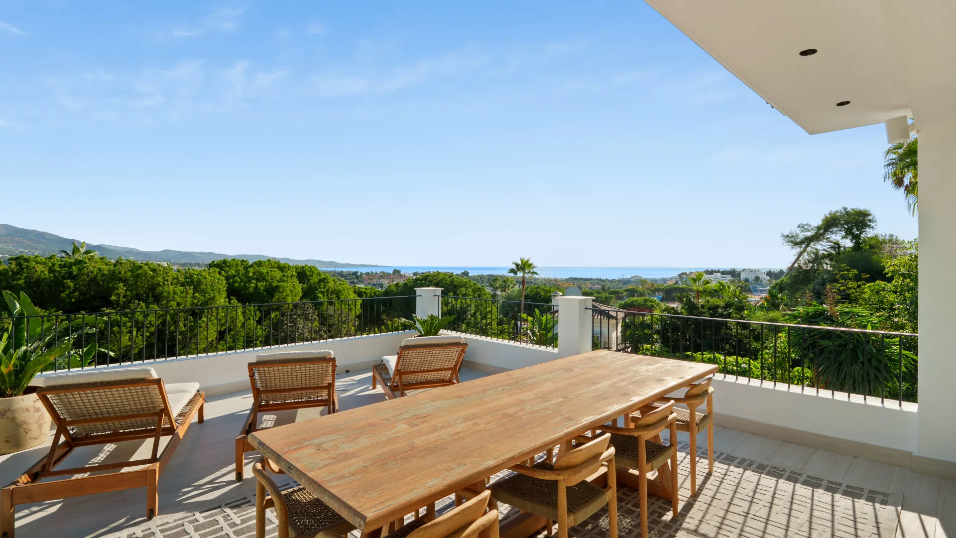 For sale villa in Nueva Andalucia