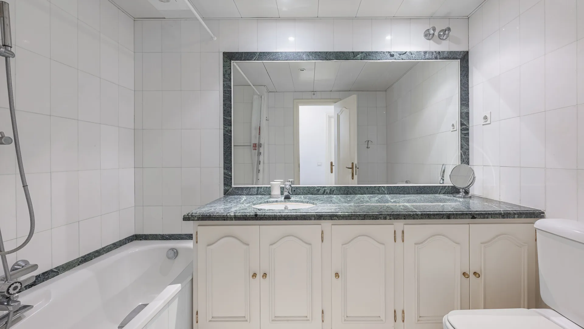 For sale Ancon Sierra IV apartment with 2 bedrooms