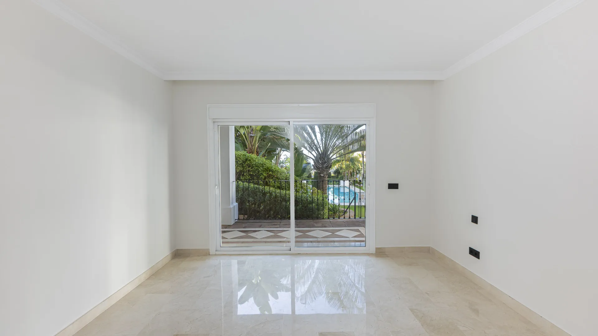 Ground floor apartment for sale in Montebello Hills