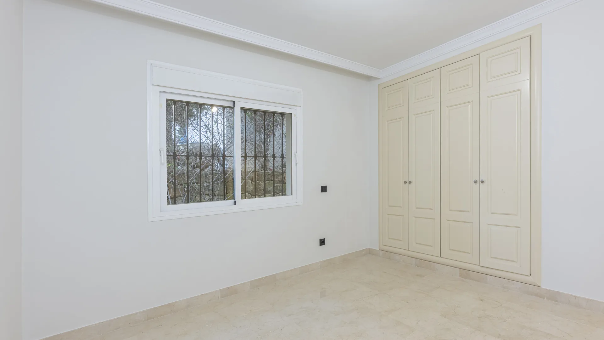 Ground floor apartment for sale in Montebello Hills