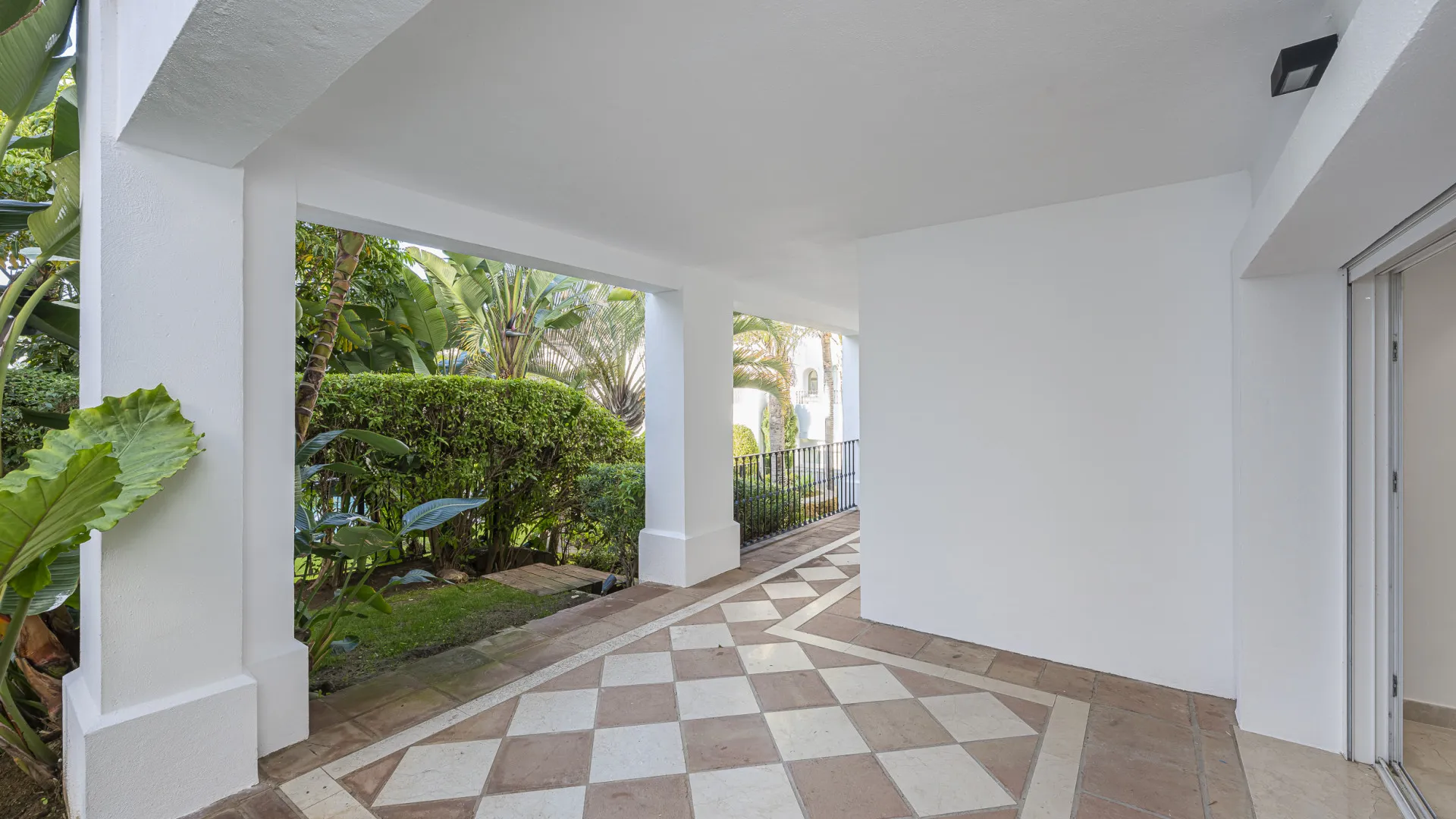 Ground floor apartment for sale in Montebello Hills