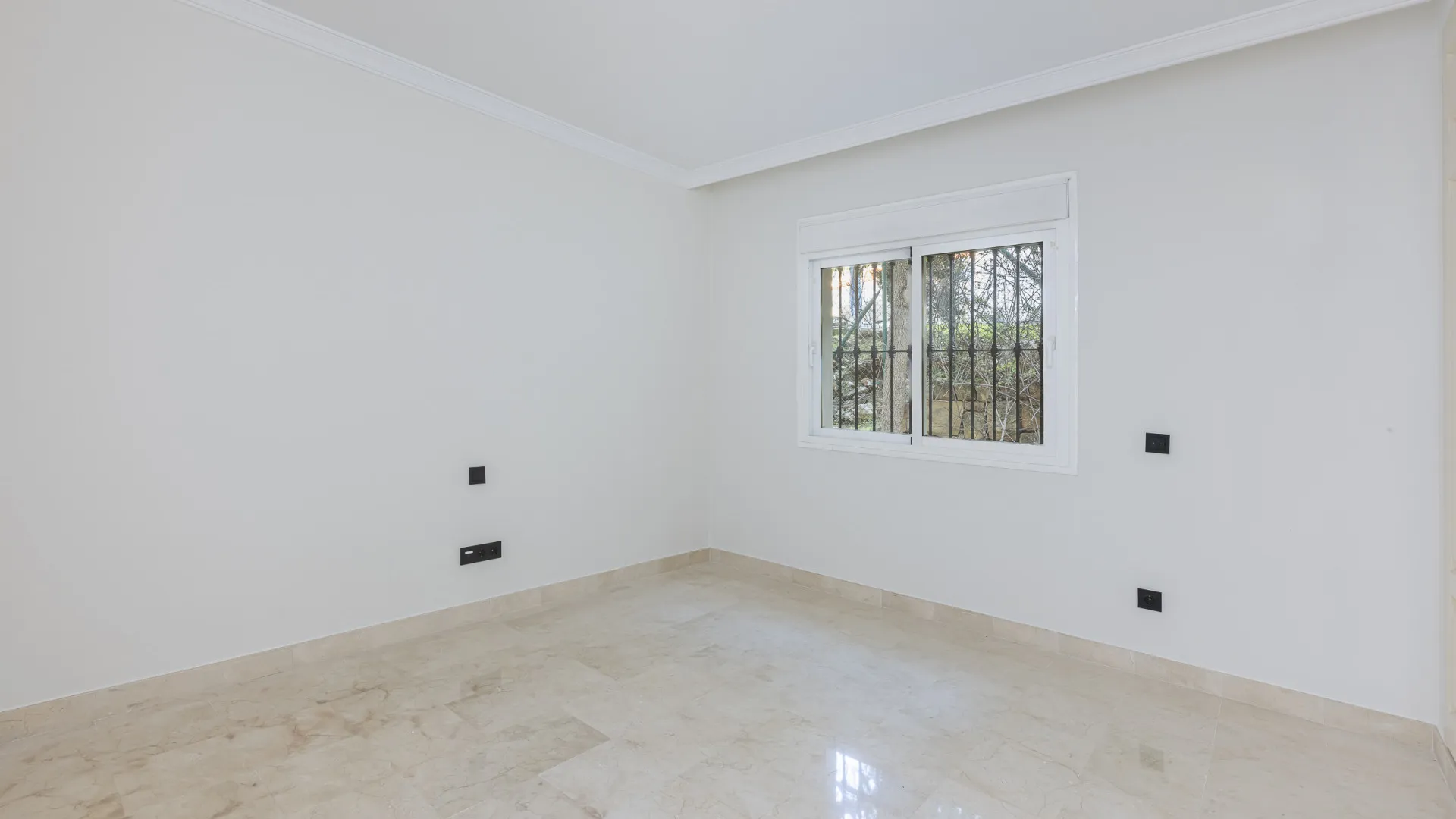 Ground floor apartment for sale in Montebello Hills