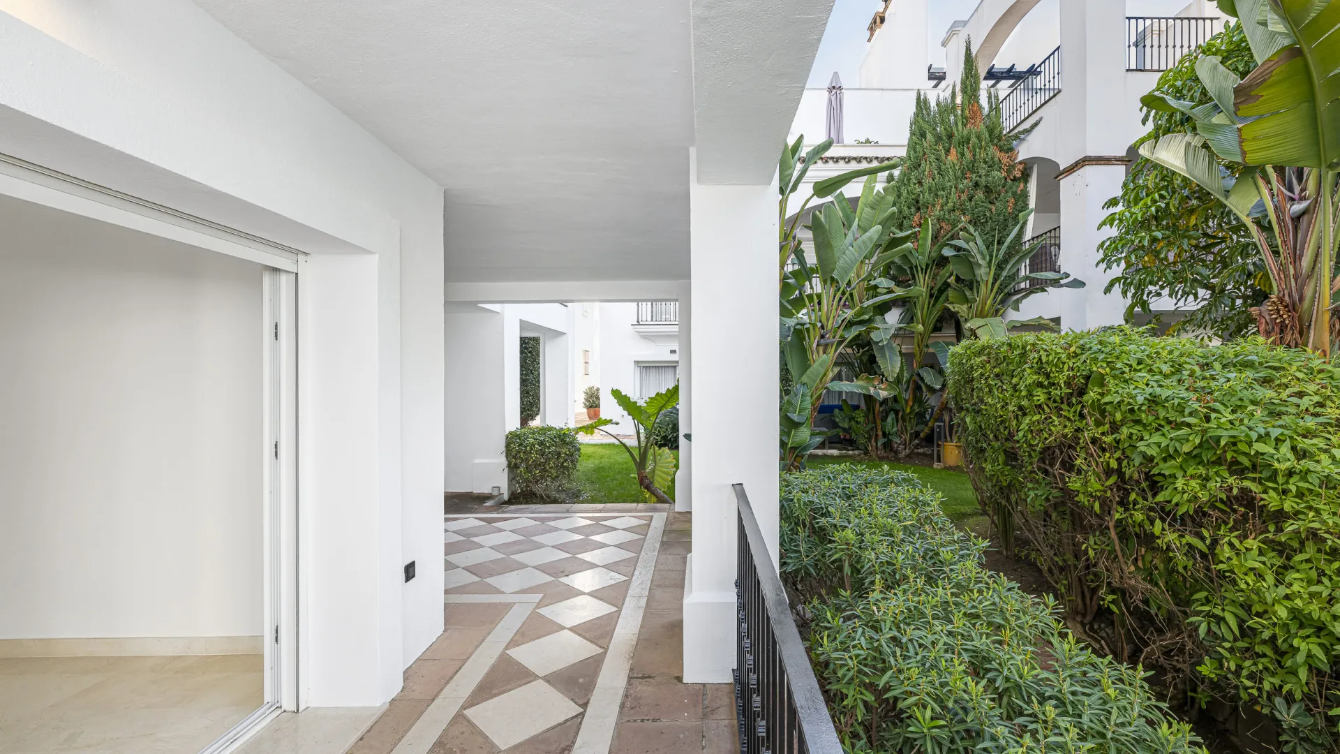 Ground floor apartment for sale in Montebello Hills