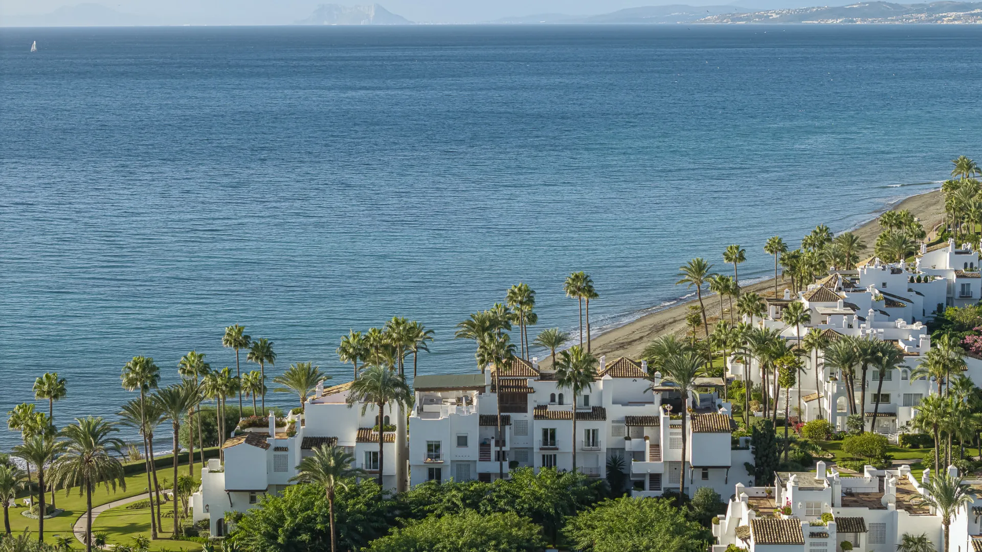 Apartamento planta baja de 3 dormitorios en venta en Alcazaba Beach