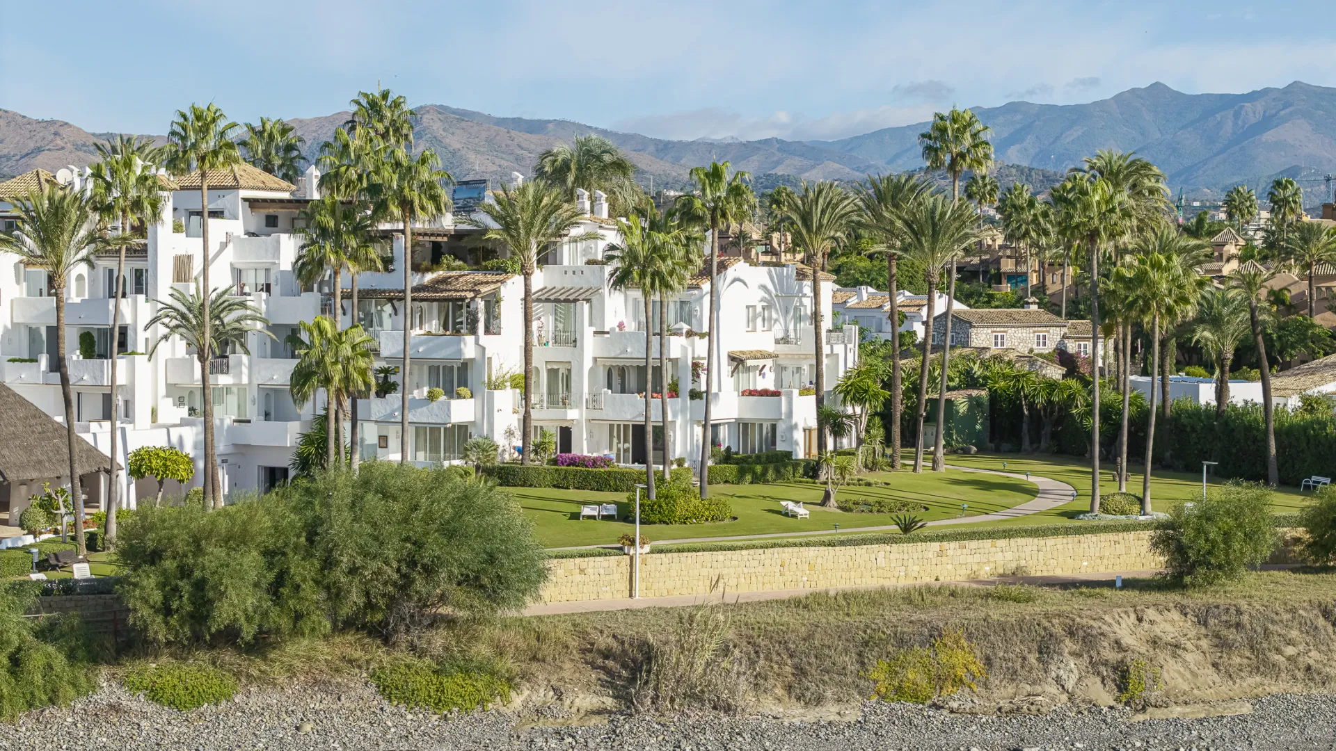 Apartamento planta baja de 3 dormitorios en venta en Alcazaba Beach