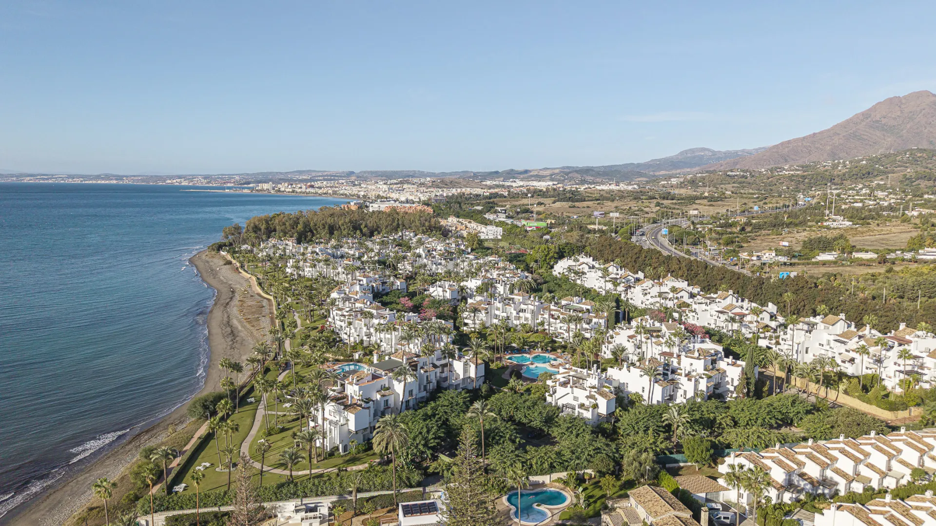 Apartamento planta baja de 3 dormitorios en venta en Alcazaba Beach