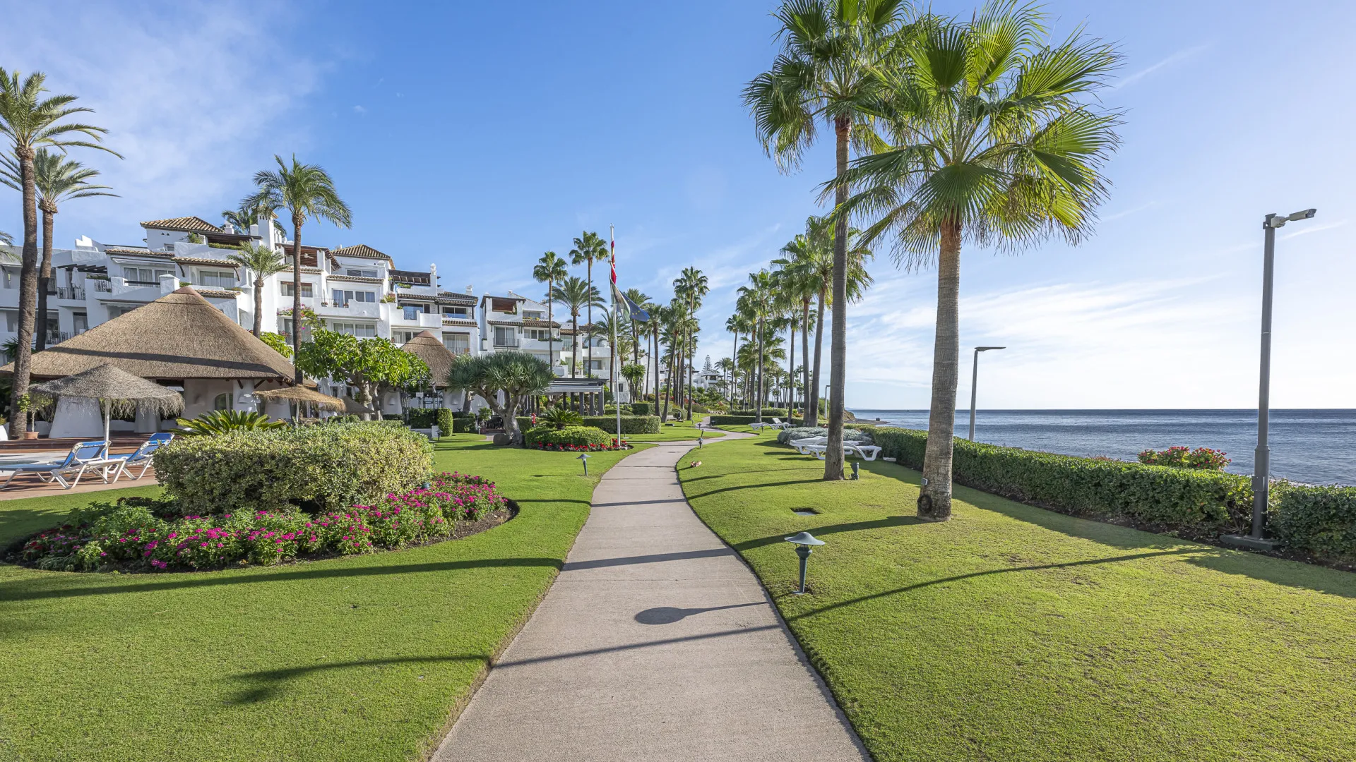 Apartamento planta baja de 3 dormitorios en venta en Alcazaba Beach