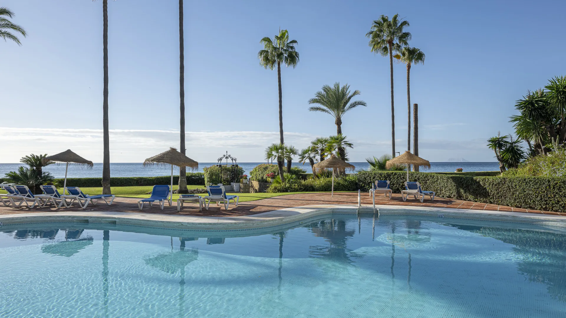 Apartamento planta baja de 3 dormitorios en venta en Alcazaba Beach