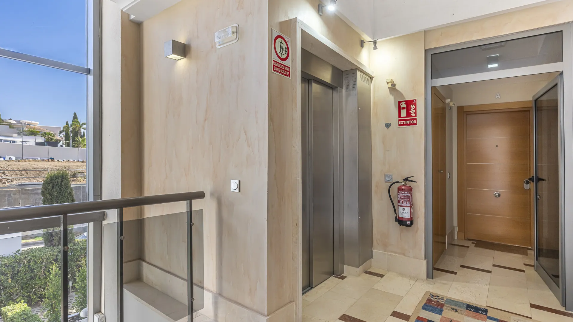 Penthouse with 2 bedrooms for sale in Benahavis