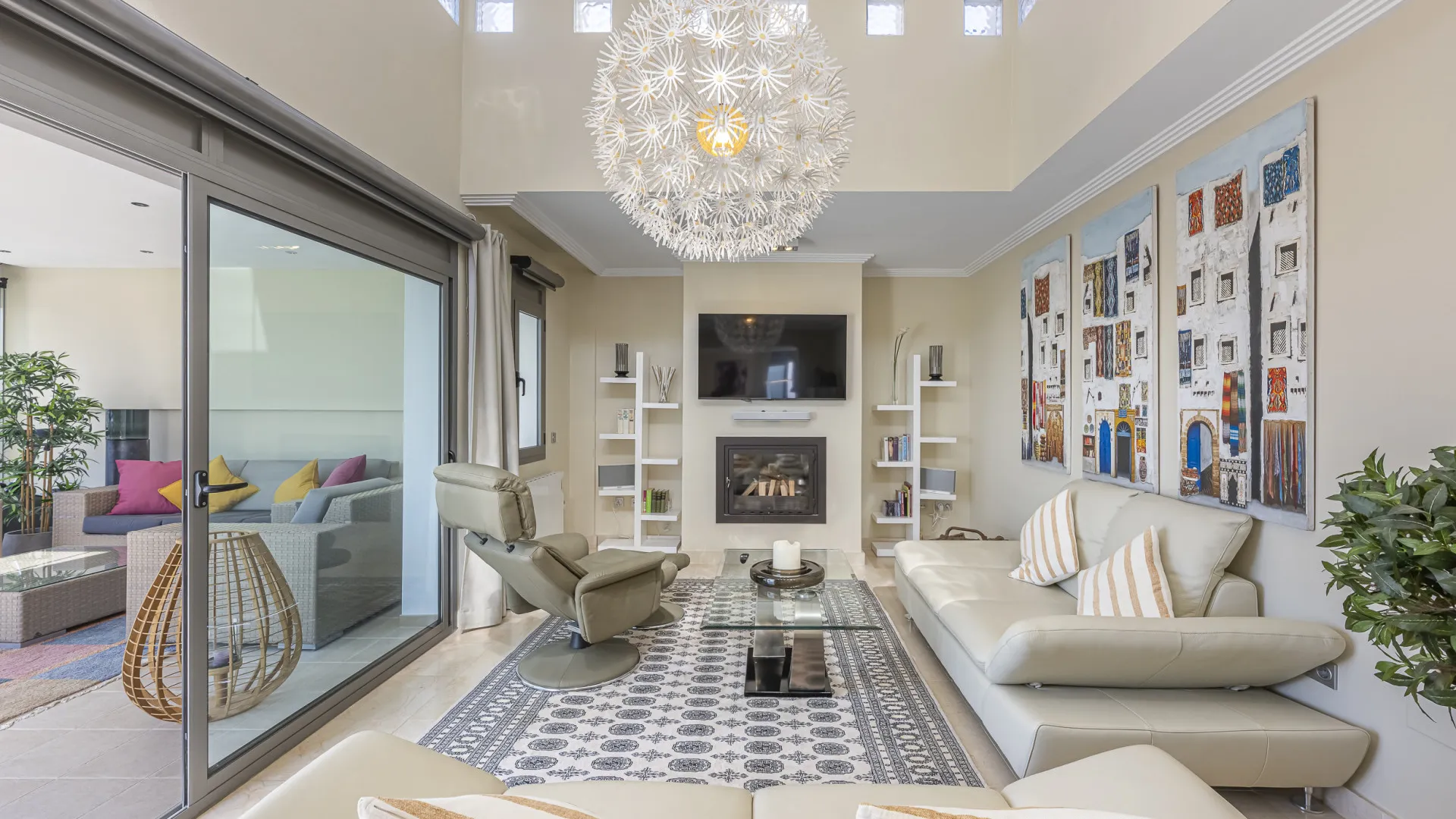 Penthouse with 2 bedrooms for sale in Benahavis